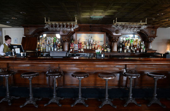 American Queen - American Queen - Entertainment - Engine Room Bar - Photo.jpg