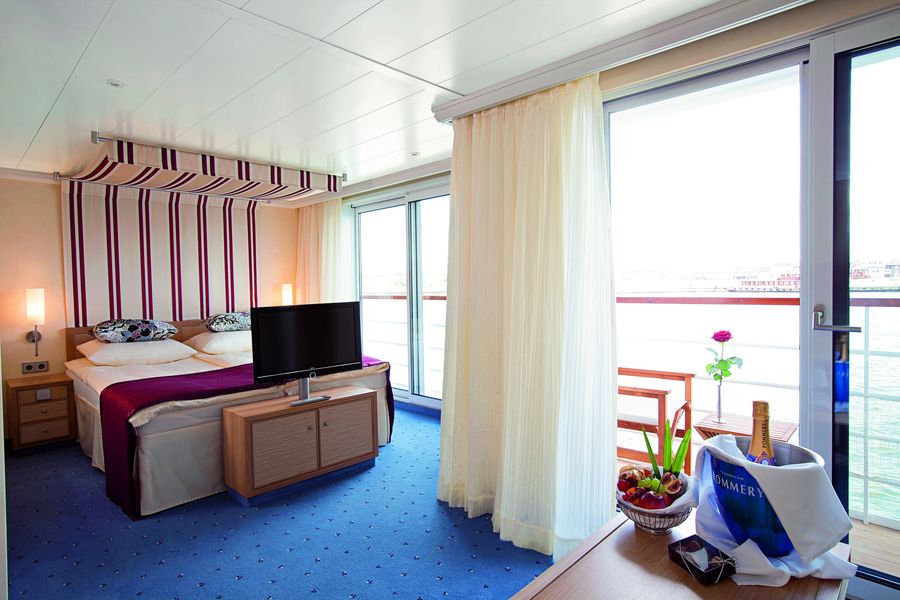 A-ROSA FLORA A-ROSA SILVA Accommodation 2 Bed Balcony Suite.jpg