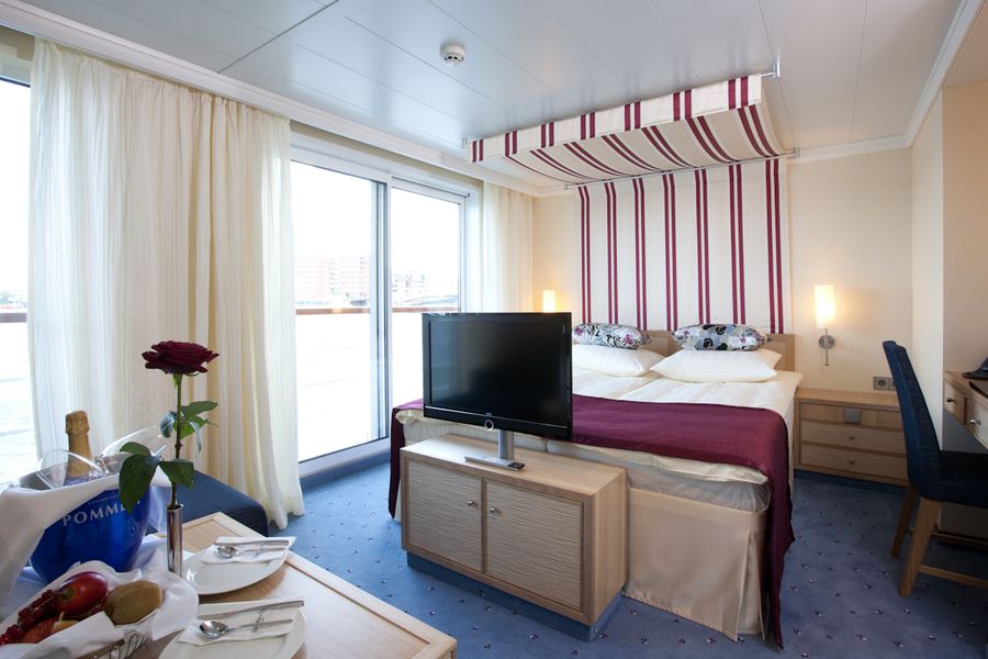 A-ROSA FLORA A-ROSA SILVA Accommodation 2 Bed Junior Suite with Juliette Balcony.jpg