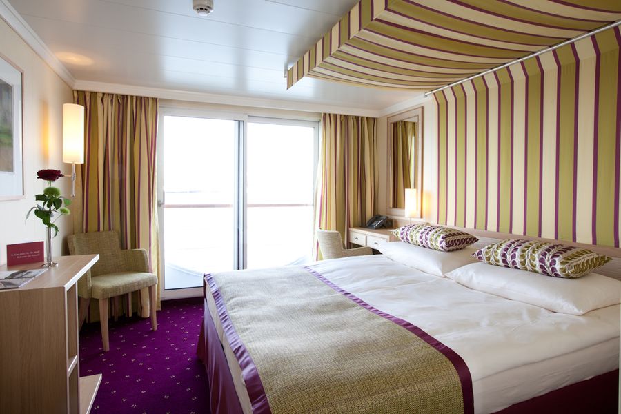 A-ROSA FLORA A-ROSA SILVA Accommodation 2 Bed Outside Cabin with Juliette Balcony 1.jpg