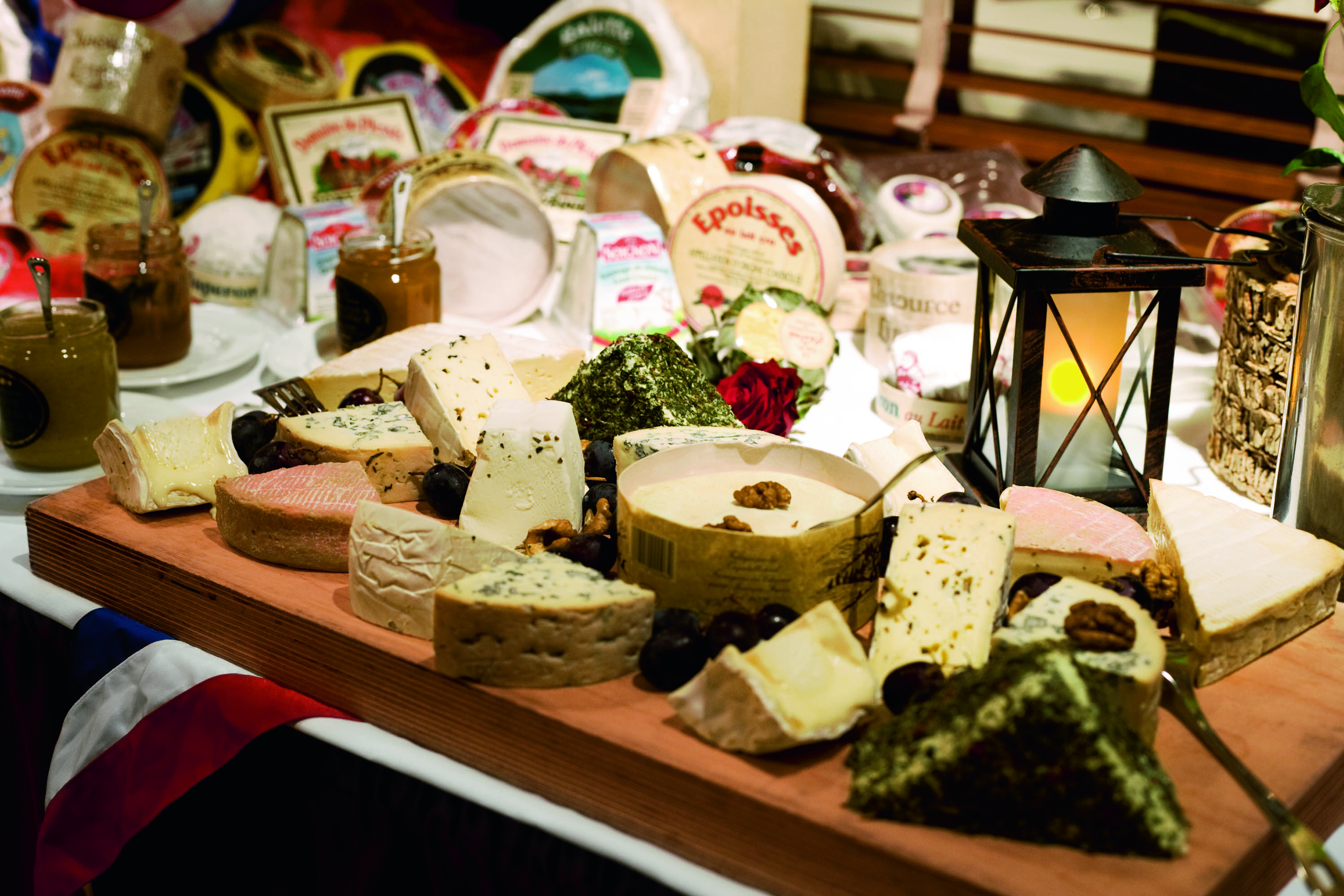 A-ROSA BELLA A-ROSA DONNA A-ROSA MIA A-ROSA RIVA Interior Food Buffet.jpg