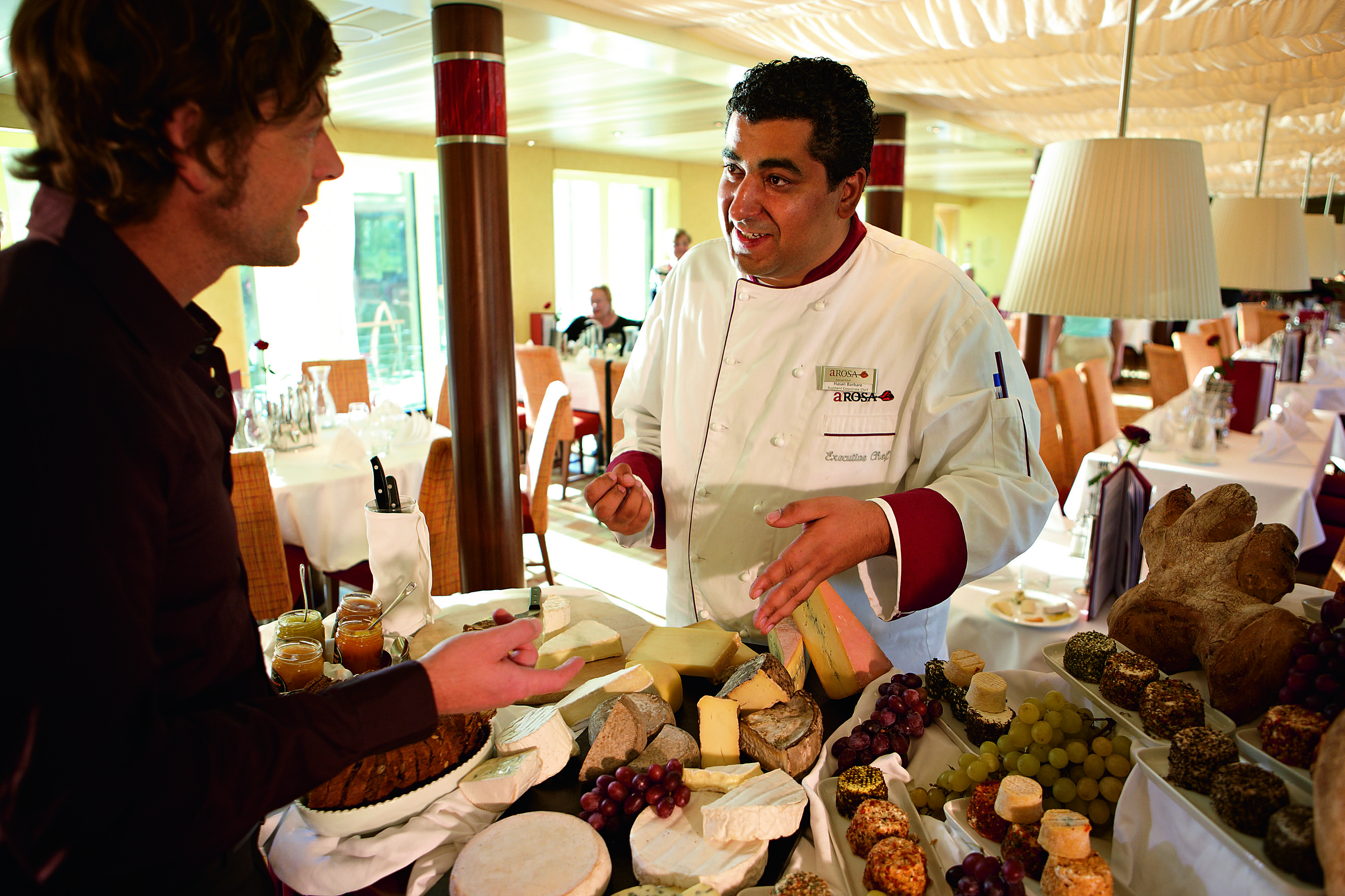 A-ROSA LUNA A-ROSA STELLA Interior Buffet 1.jpg