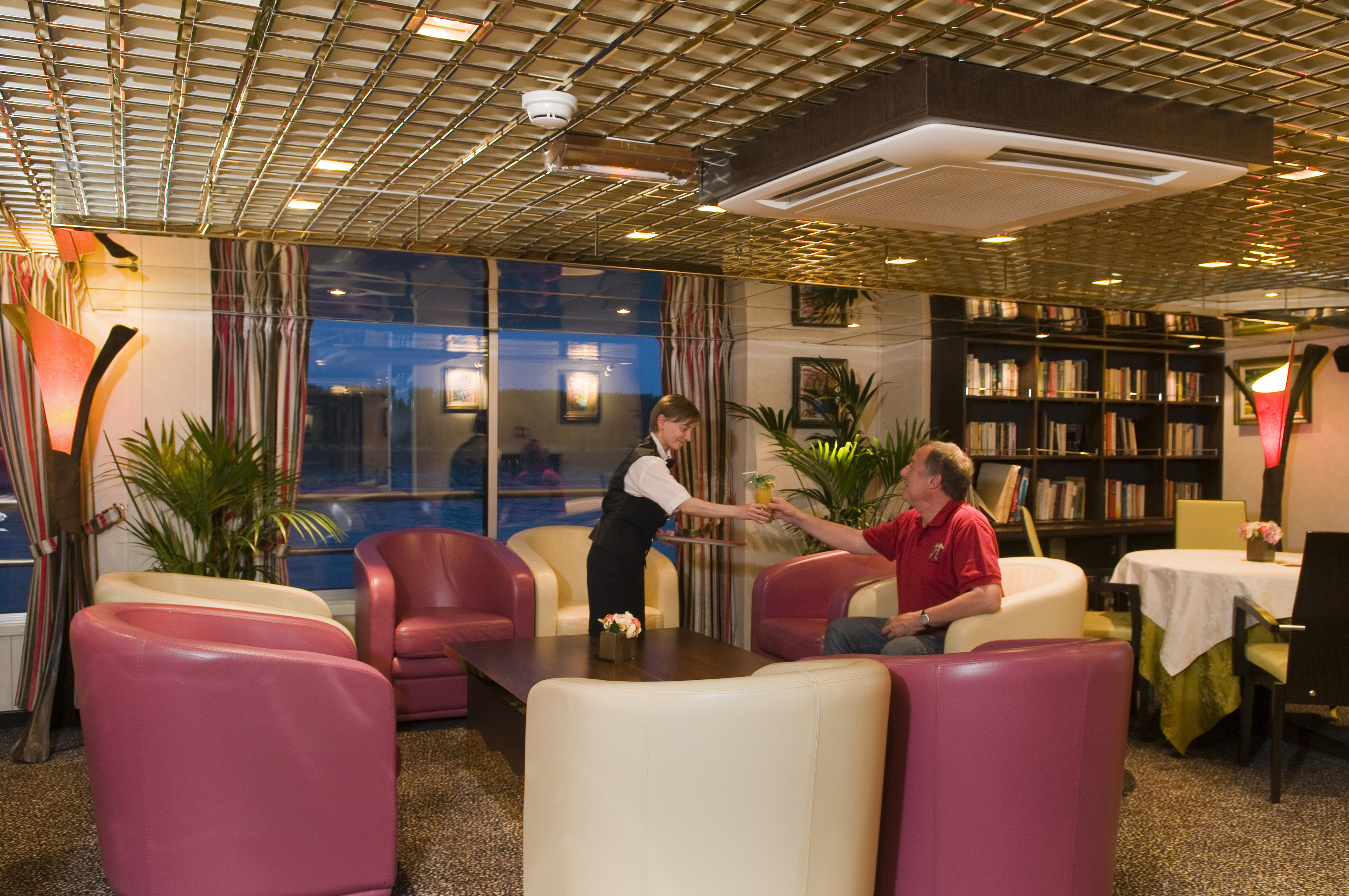 CroisiEurope MS Vivaldi Interior Library 2.jpg