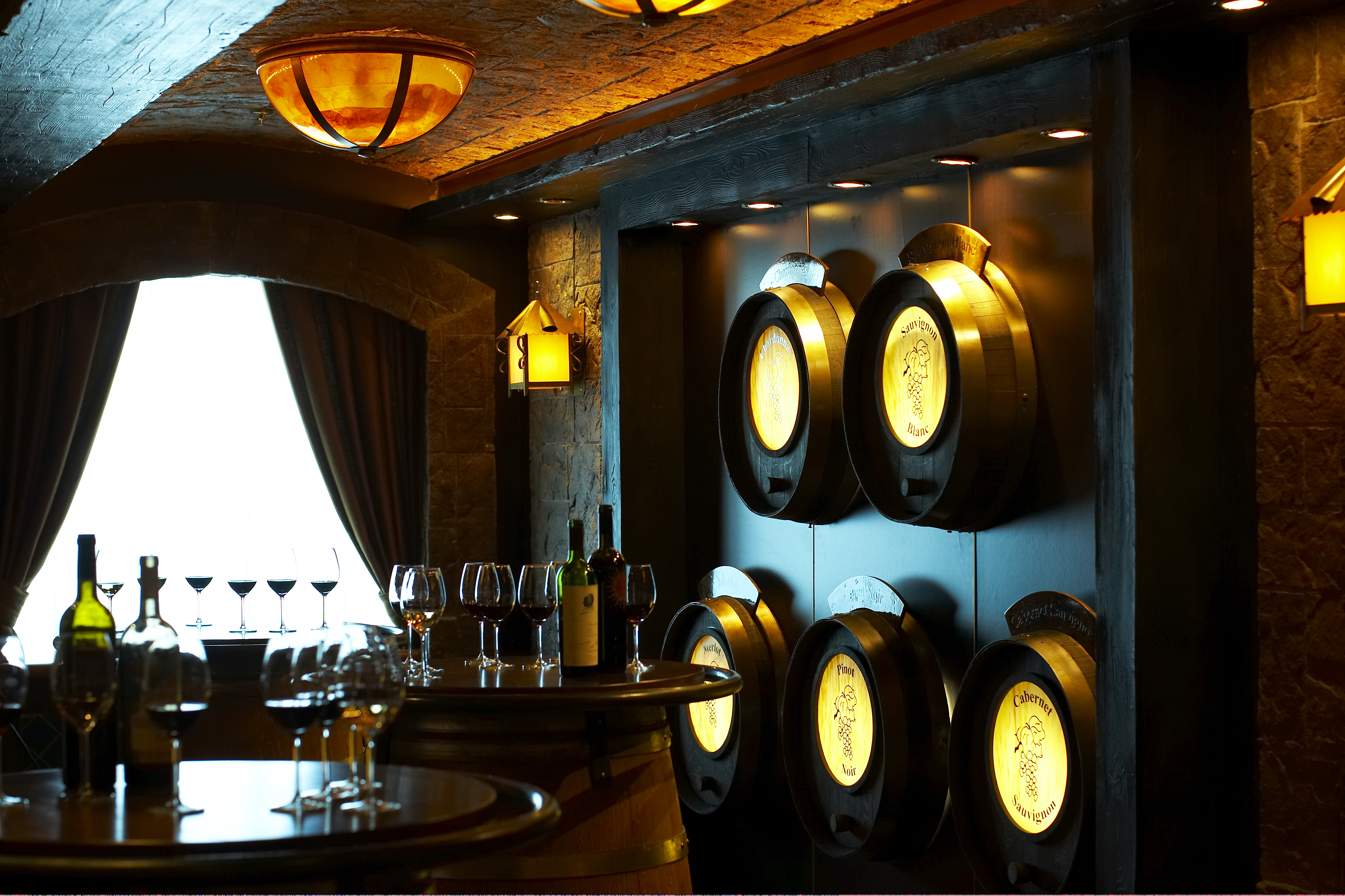 Princess Cruises Royal Class Interior vine 4.jpg