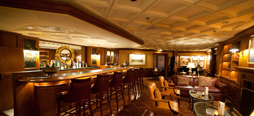 Pullmantur Horizon Interior Churchills Bard and Cigar Lounge.jpg