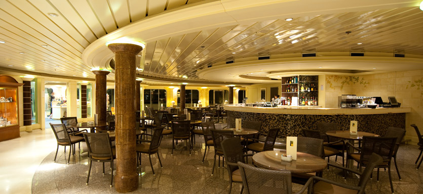 Pullmantur Horizon Interior Cafe Moka.jpg