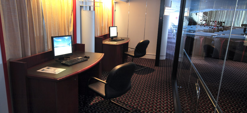 Pullmantur Horizon Interior Internet Centre.jpg