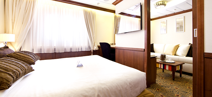 Pullmantur Horizon Accommodation Royal Suite with Balcony.jpg