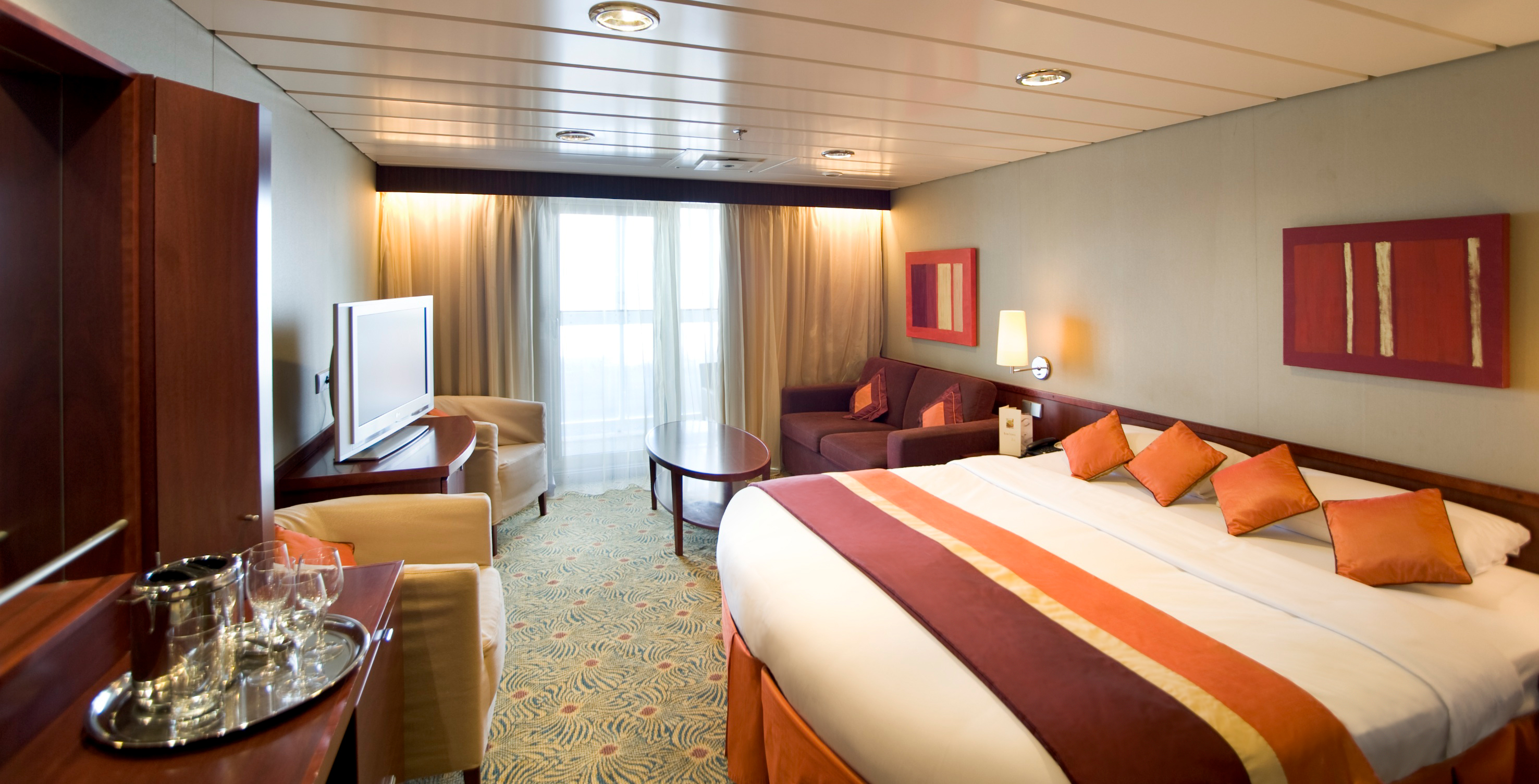 Pullmantur Horizon Accommodation Suite with Balcony 1.jpg