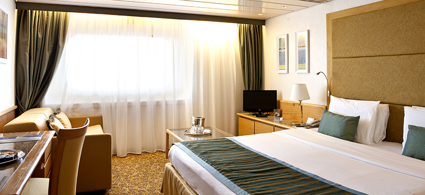 Pullmantur Horizon Accommodation Suite.jpg