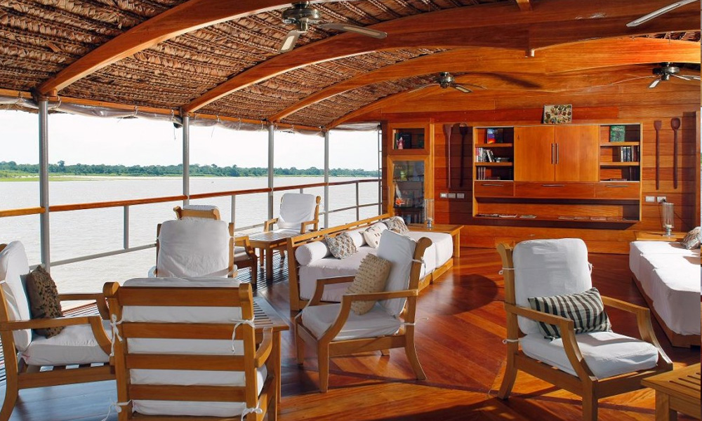 Lindblad National Geographic Delfin Interio Library.jpg