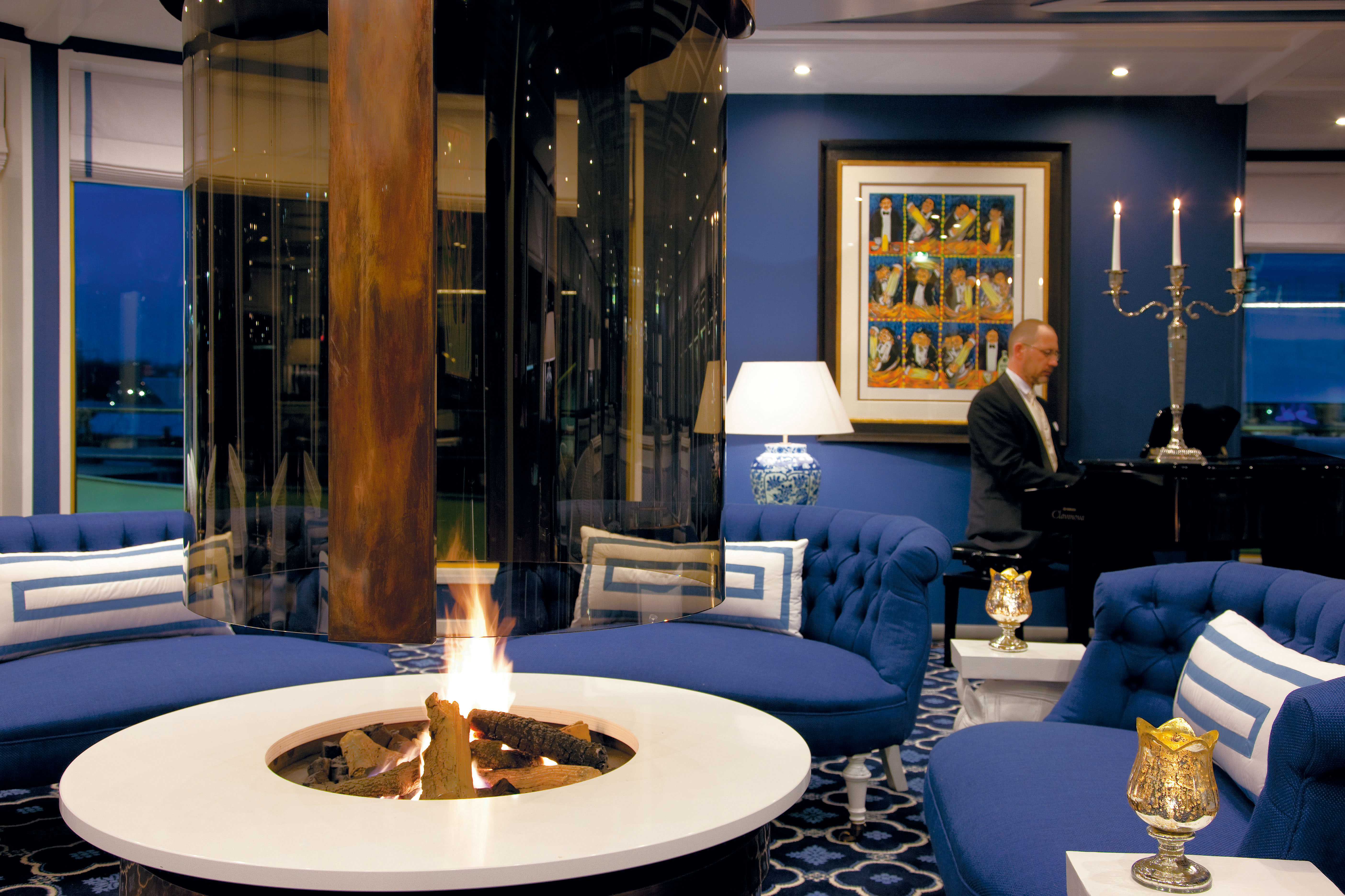UNIWORLD Boutique River Cruises River Queen Interior Lounge 1.jpg