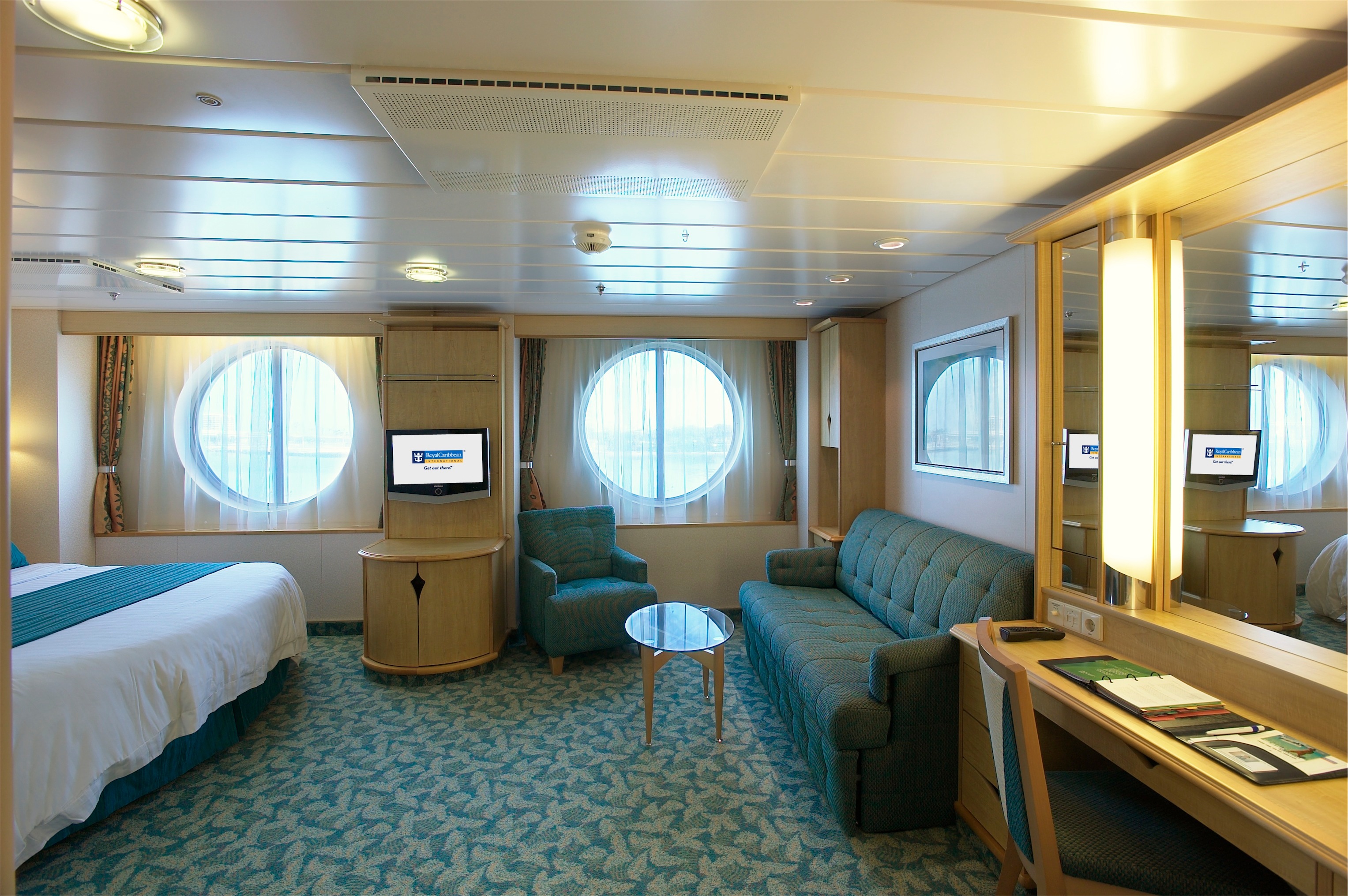 Royal Caribbean International Freedom of the Seas Accommodation Family Ocean View.jpg