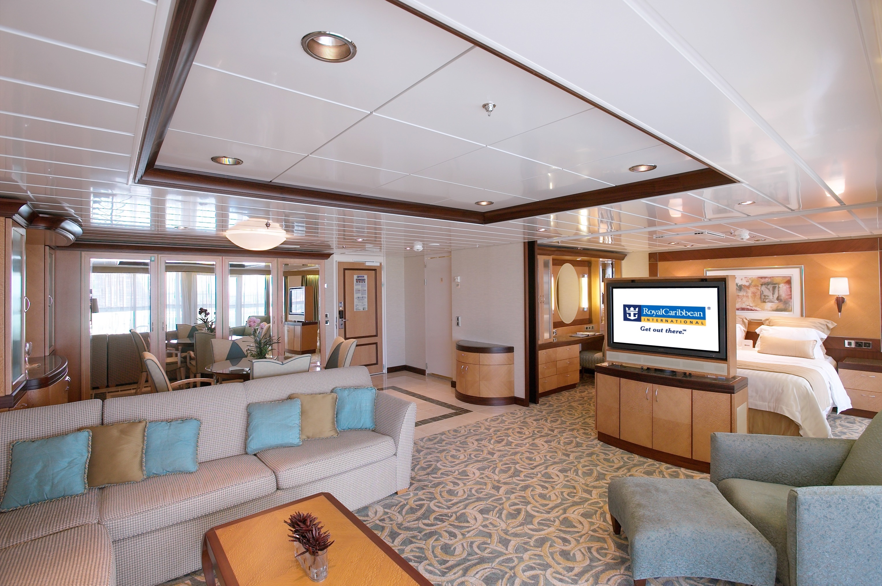 Royal Caribbean International Freedom of the Seas Accommodation Owners Suite.jpg