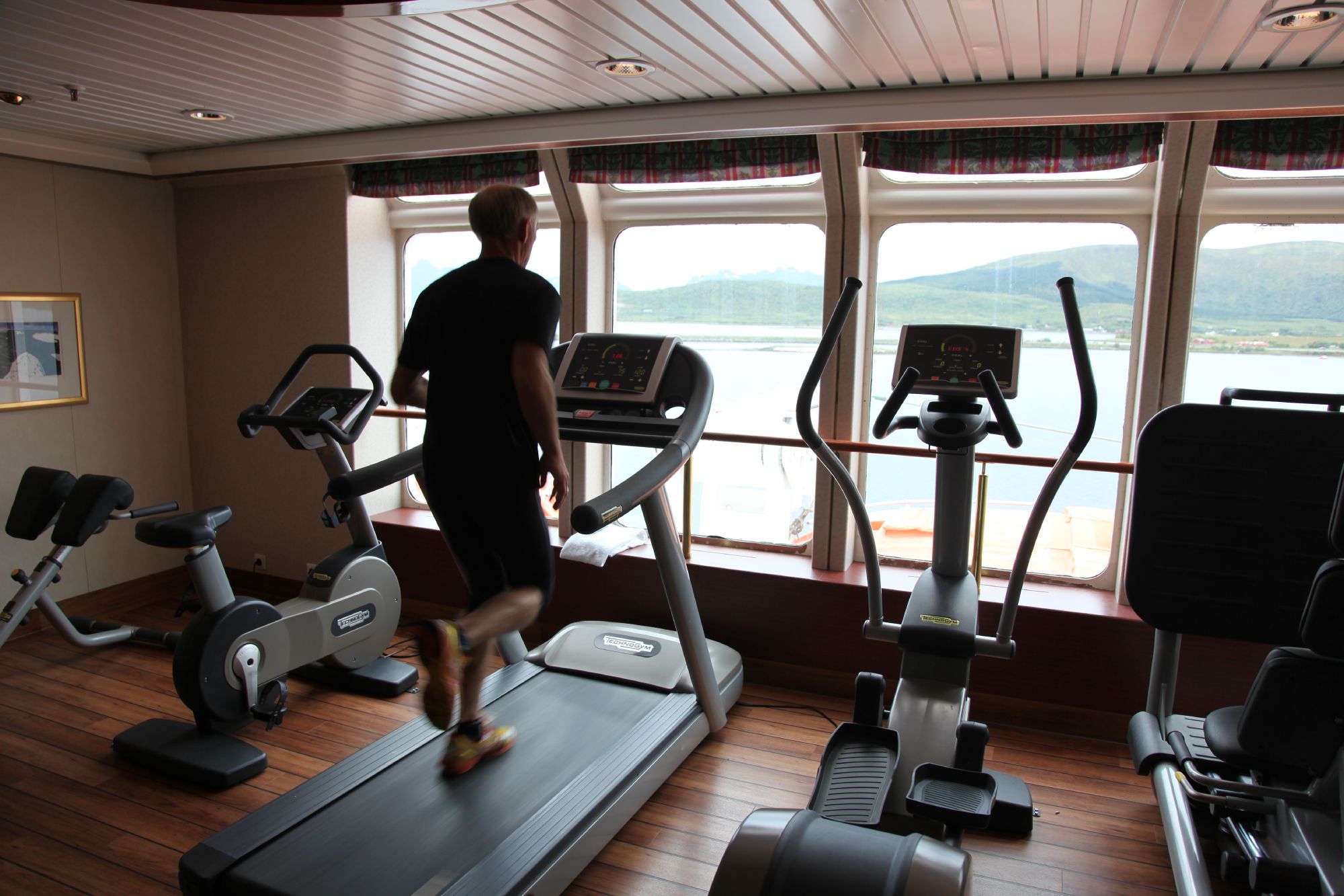 Hurtigruten Cruise Lines MS Kong Harald Interior Fitness Room.jpg