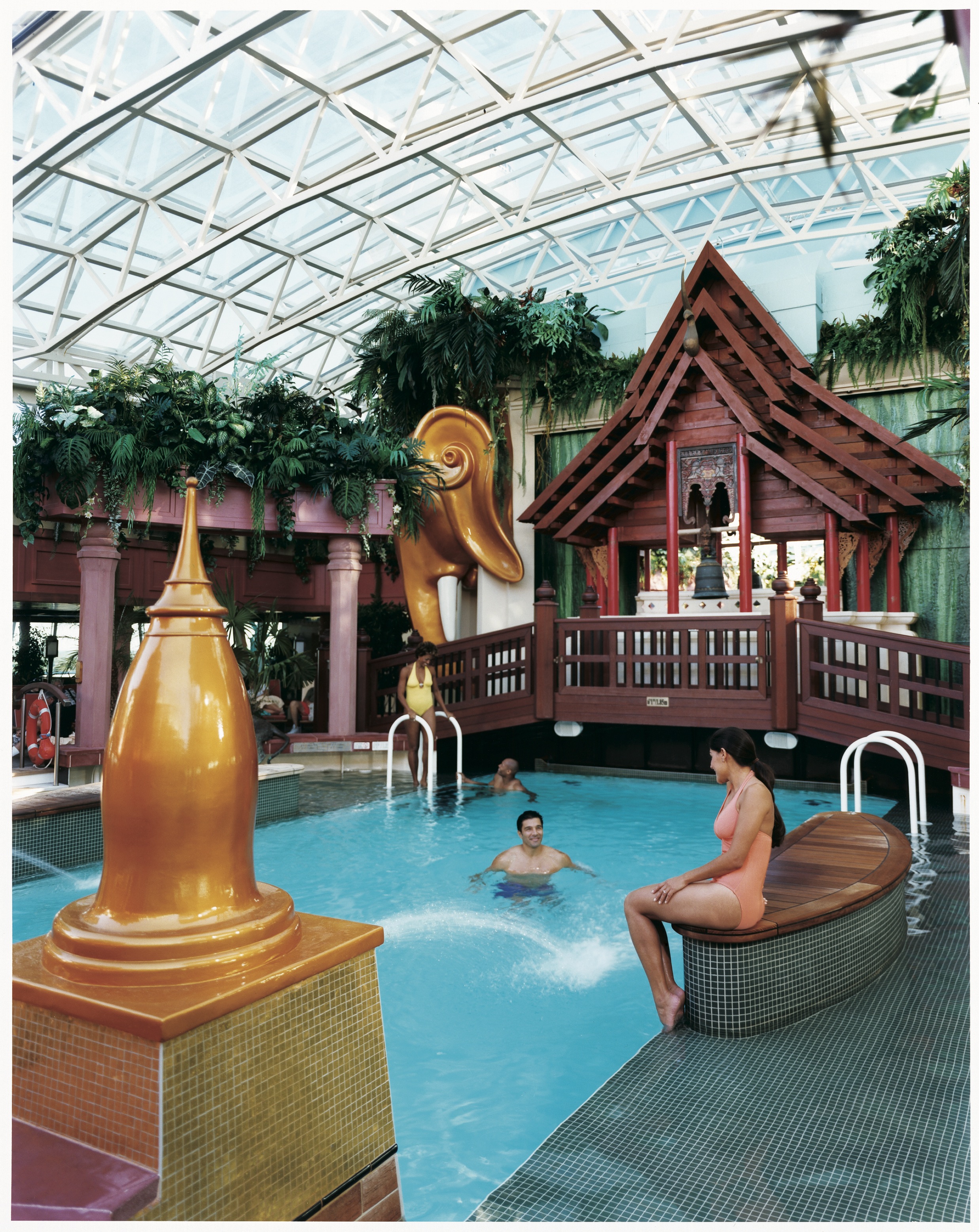 Royal Caribbean International Jewel of the Seas Interior Solarium Couples.jpeg