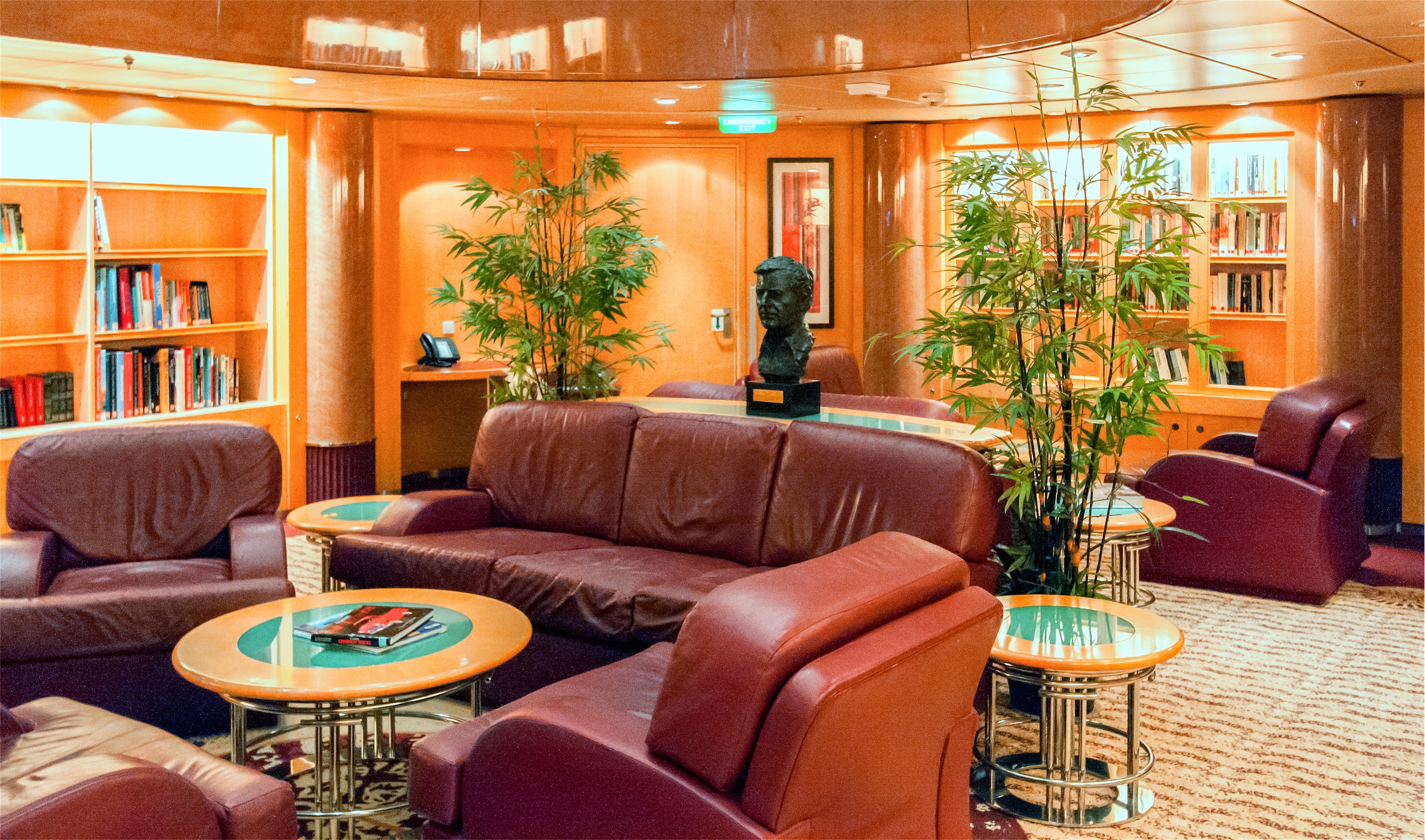 Royal Caribbean International Freedom of the Seas Interior 002.jpg