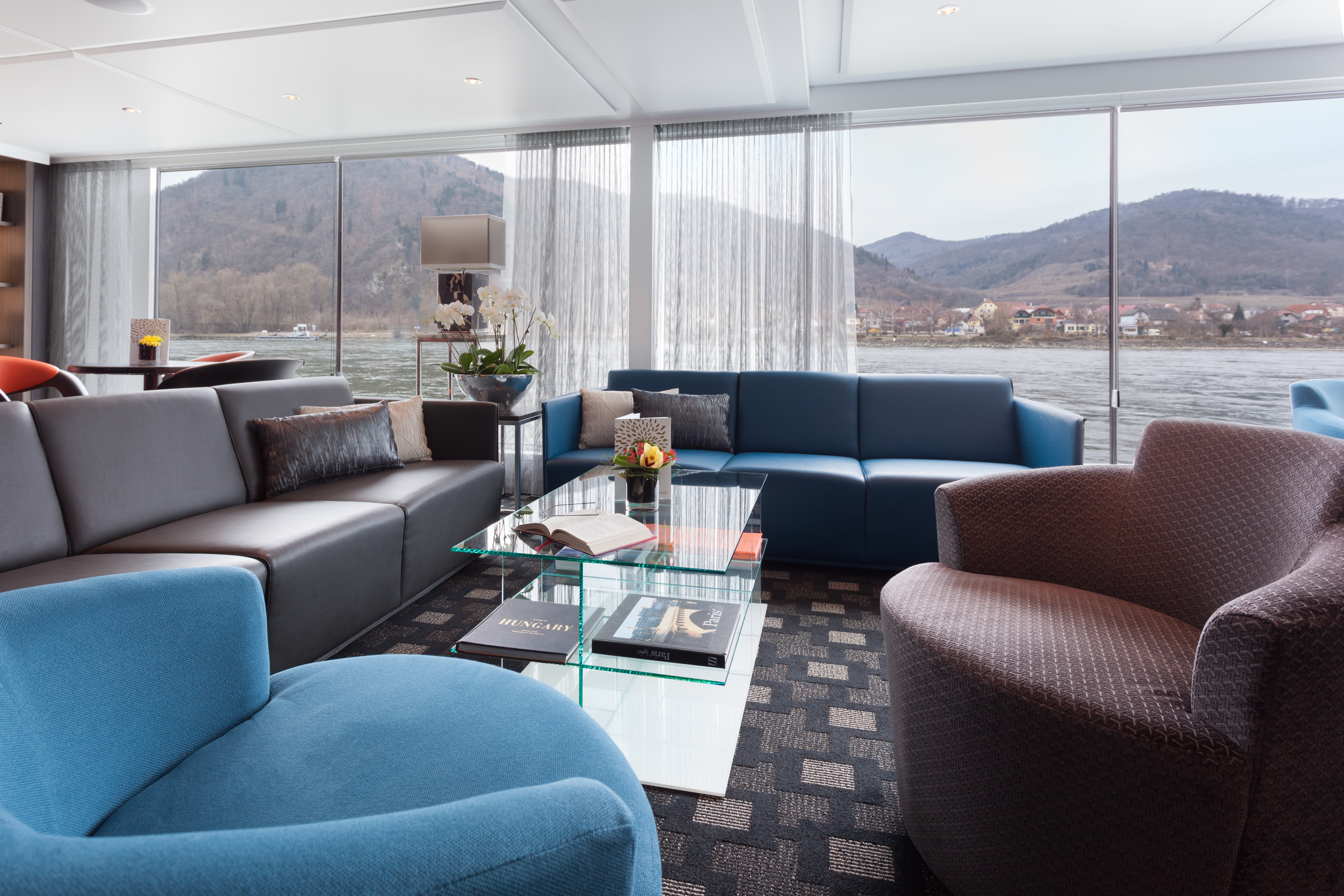 Scenic Sapphire Scenic Emerald Scenic Diamond Scenic Ruby Scenic Pearl Interior Lounge 3.jpg