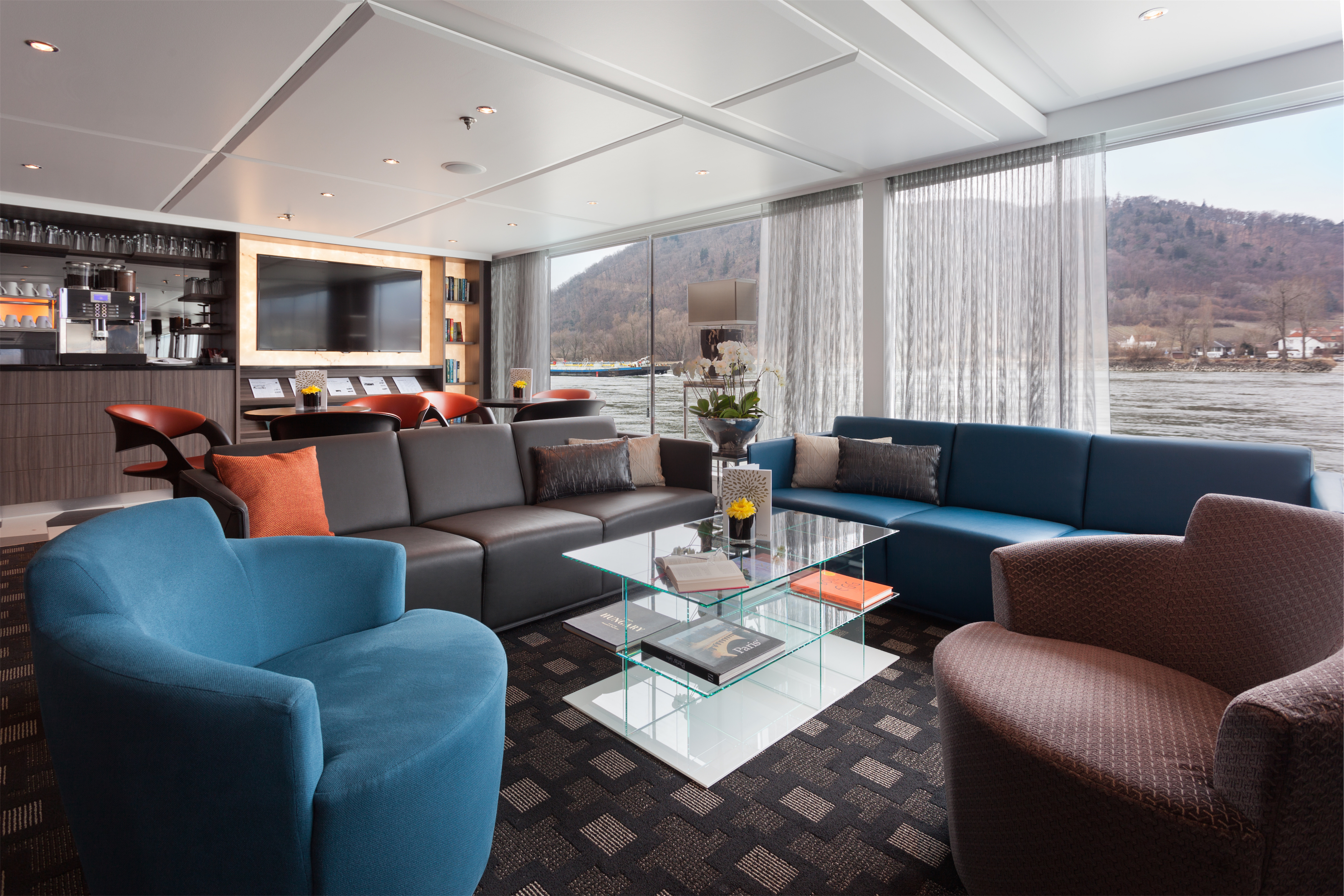 Scenic Sapphire Scenic Emerald Scenic Diamond Scenic Ruby Scenic Pearl Interior Lounge 2.jpg