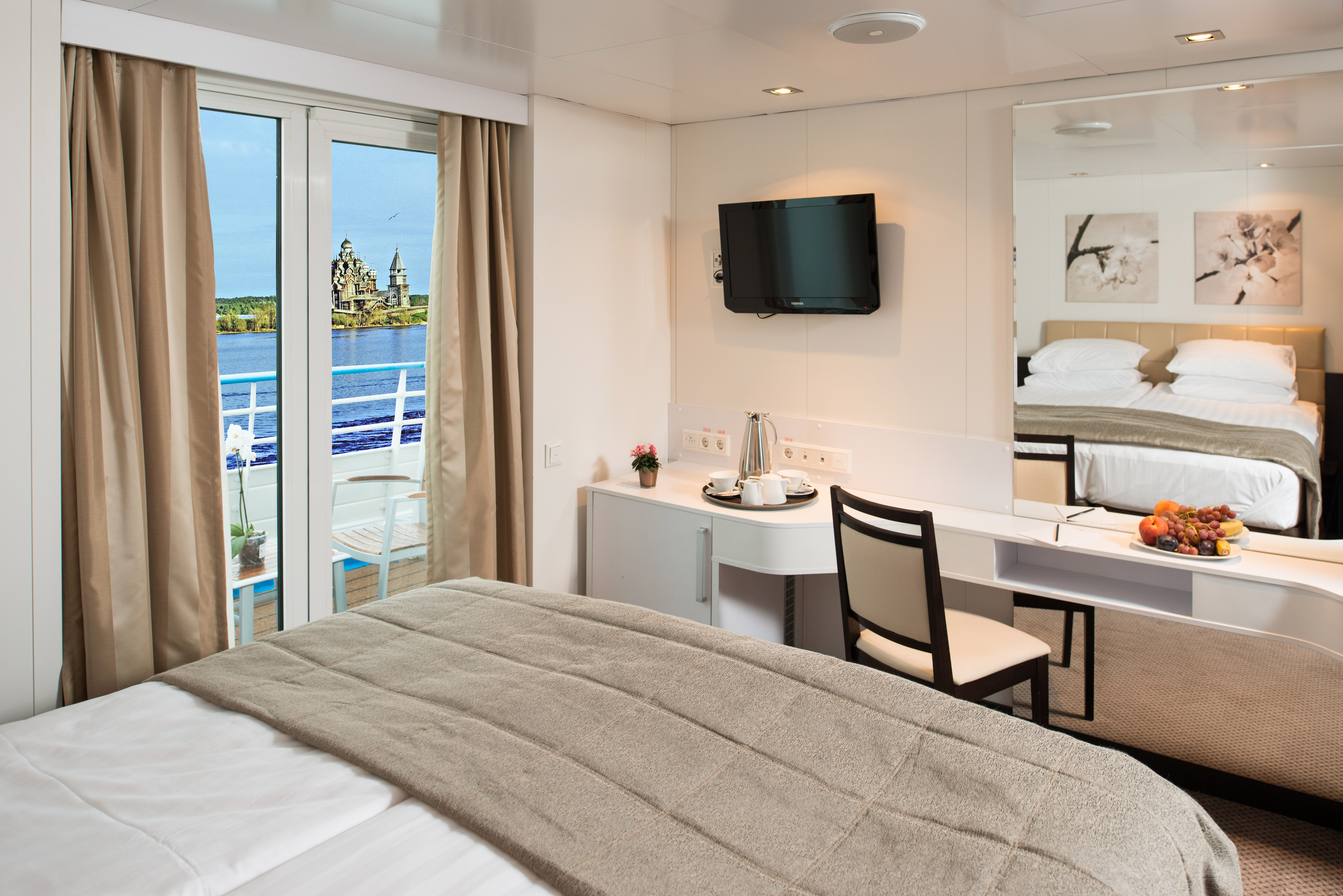 Scenic Tsar Accommodation Balcony Suite 1.jpg