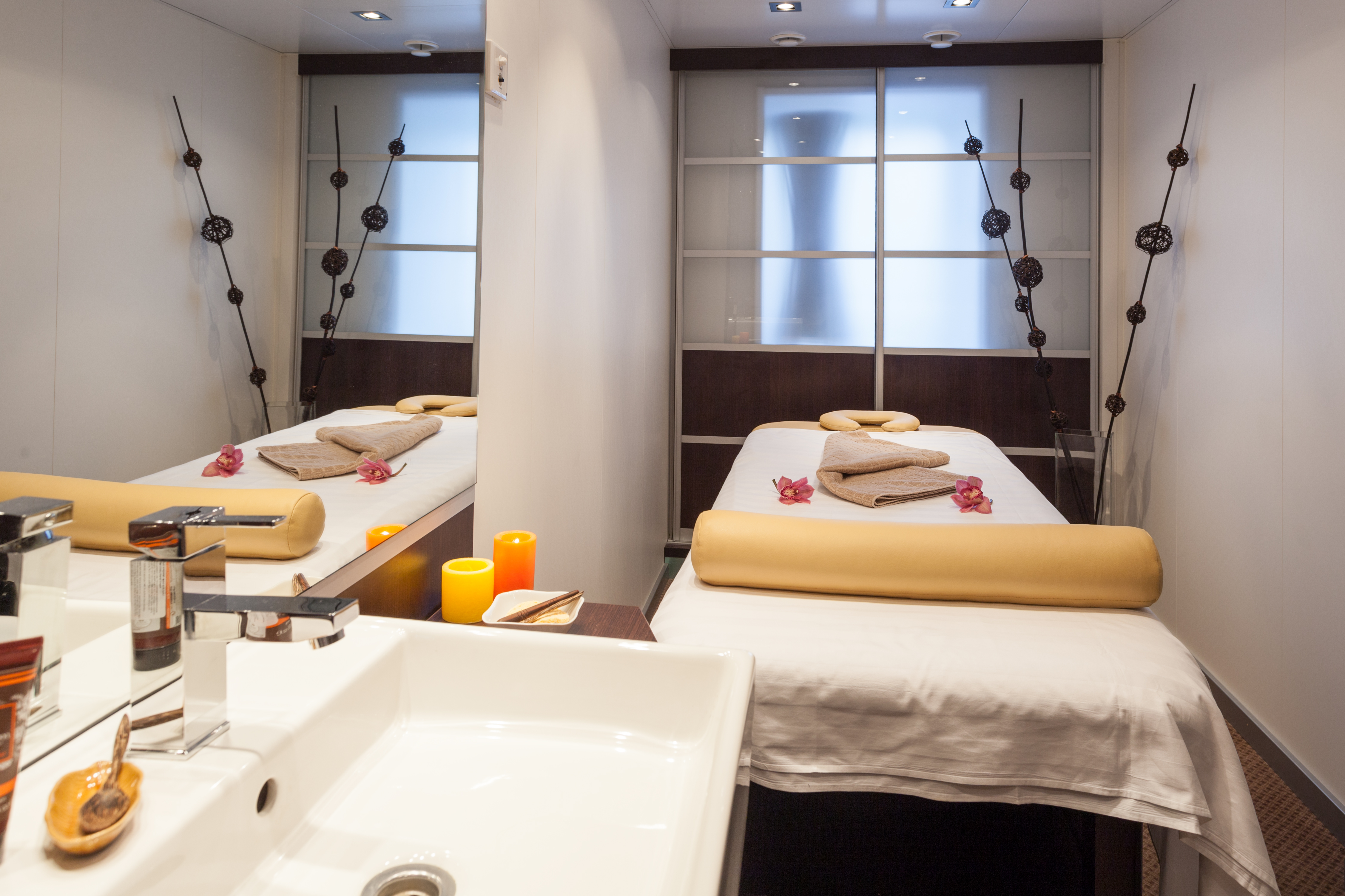 Scenic Tsar Interior Spa 1.jpg