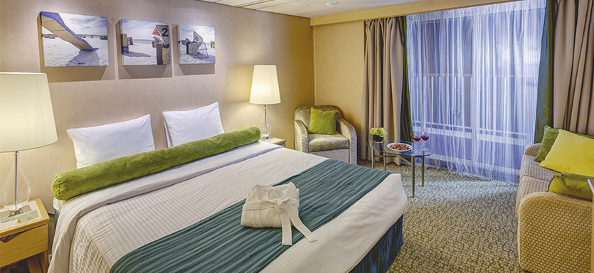 Pullmantur Monarch Accommodation Junior Suite with Balcony.jpg