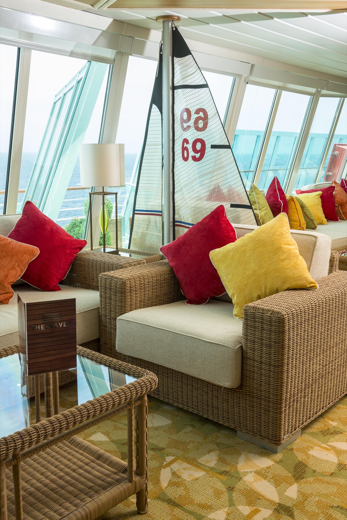 Pullmantur Monarch Interior The Waves Yacht Club 1.jpg