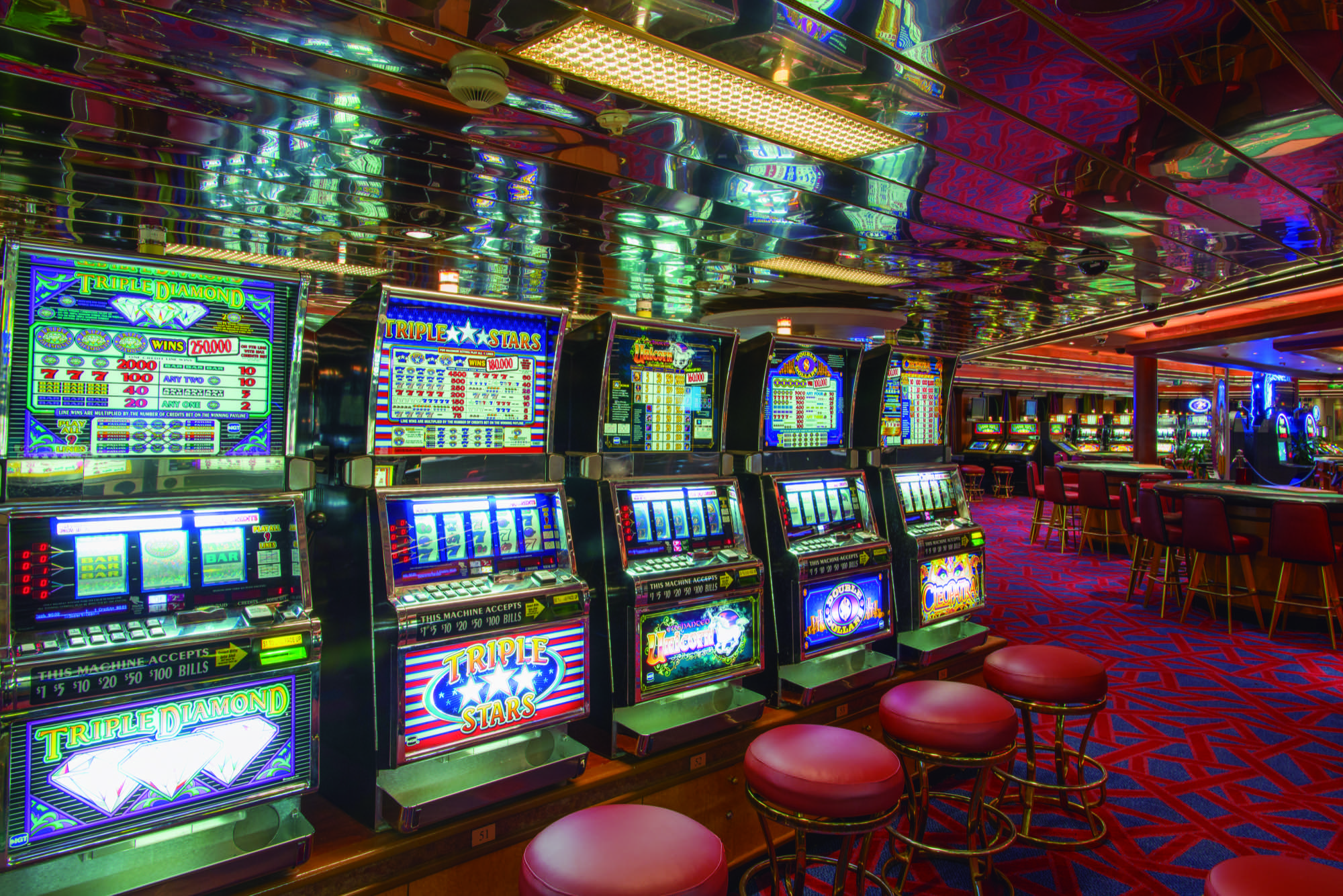 Pullmantur Monarch Interior Casino 1.jpg