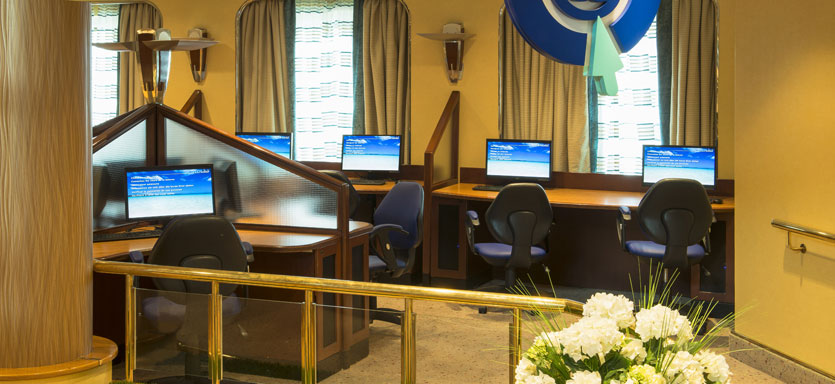 Pullmantur Monarch Interior Internet Centre.jpg