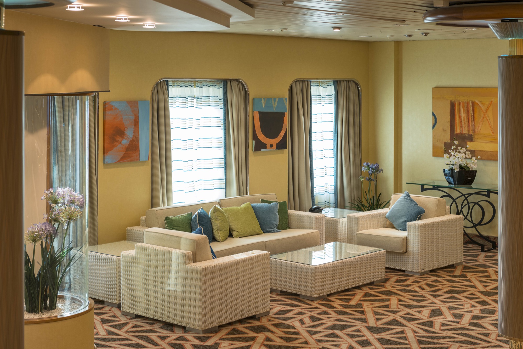 Pullmantur Monarch Interior Library 1.jpg