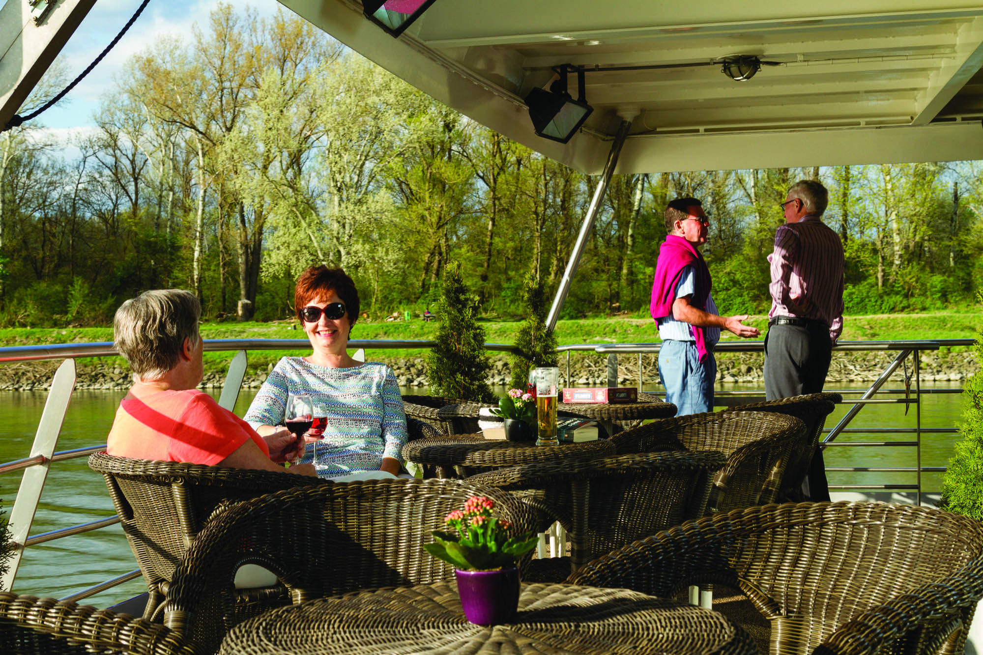 The River cruise line Serenity Lido Bar Serenity647.jpg