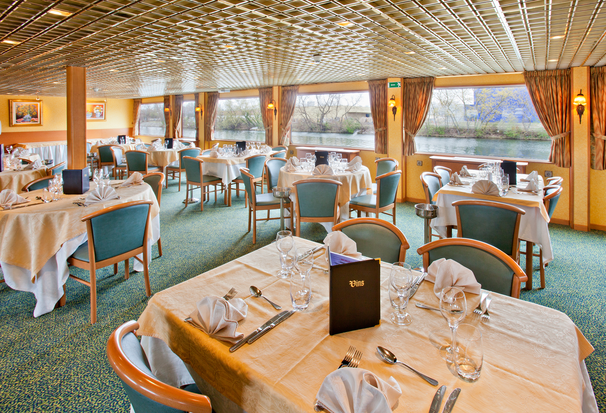 CroisiEurope MS Leonard de Vinci Interior Dining Room 4.jpg