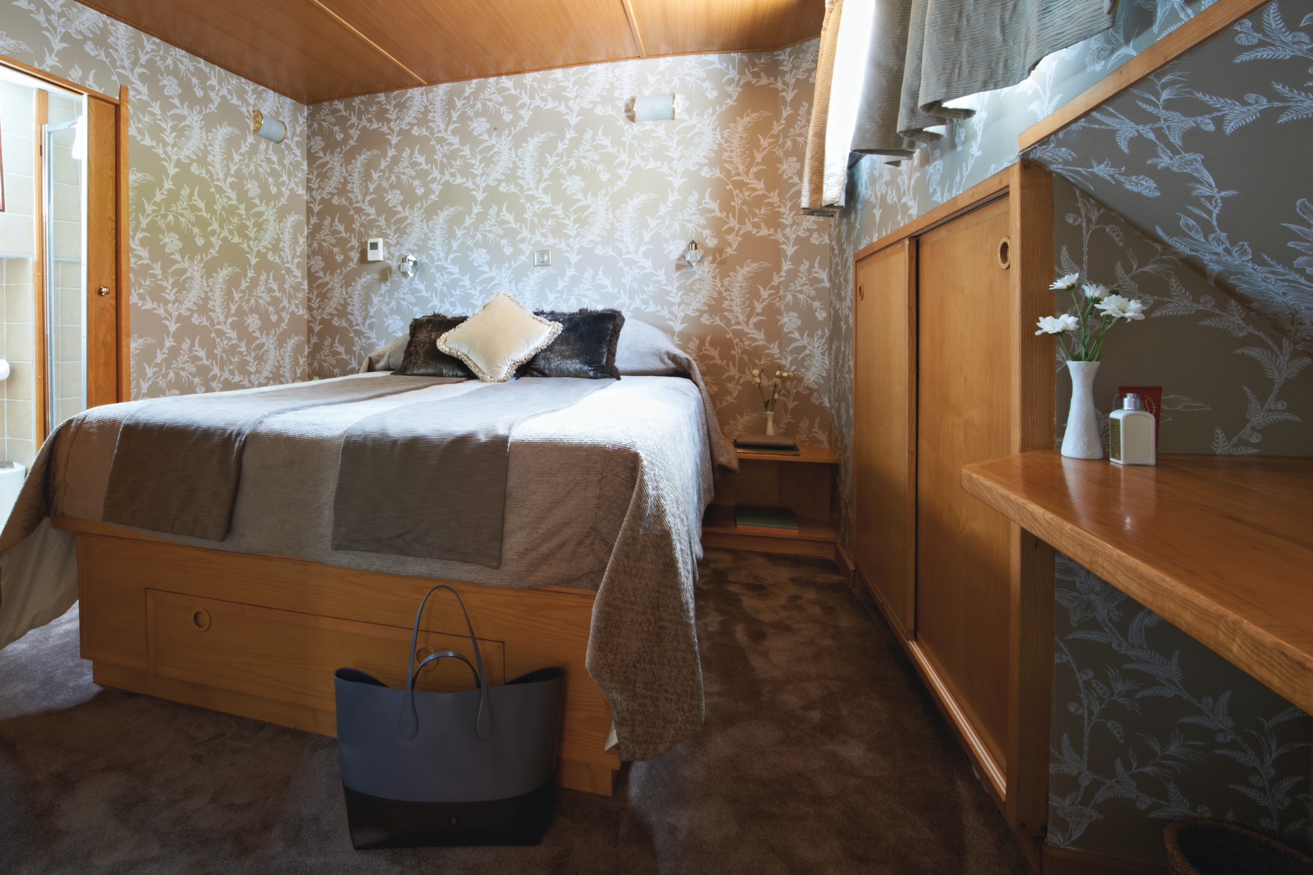 Belmond River Cruises Belmond Hirondelle Accommodation Bedroom 4.jpg