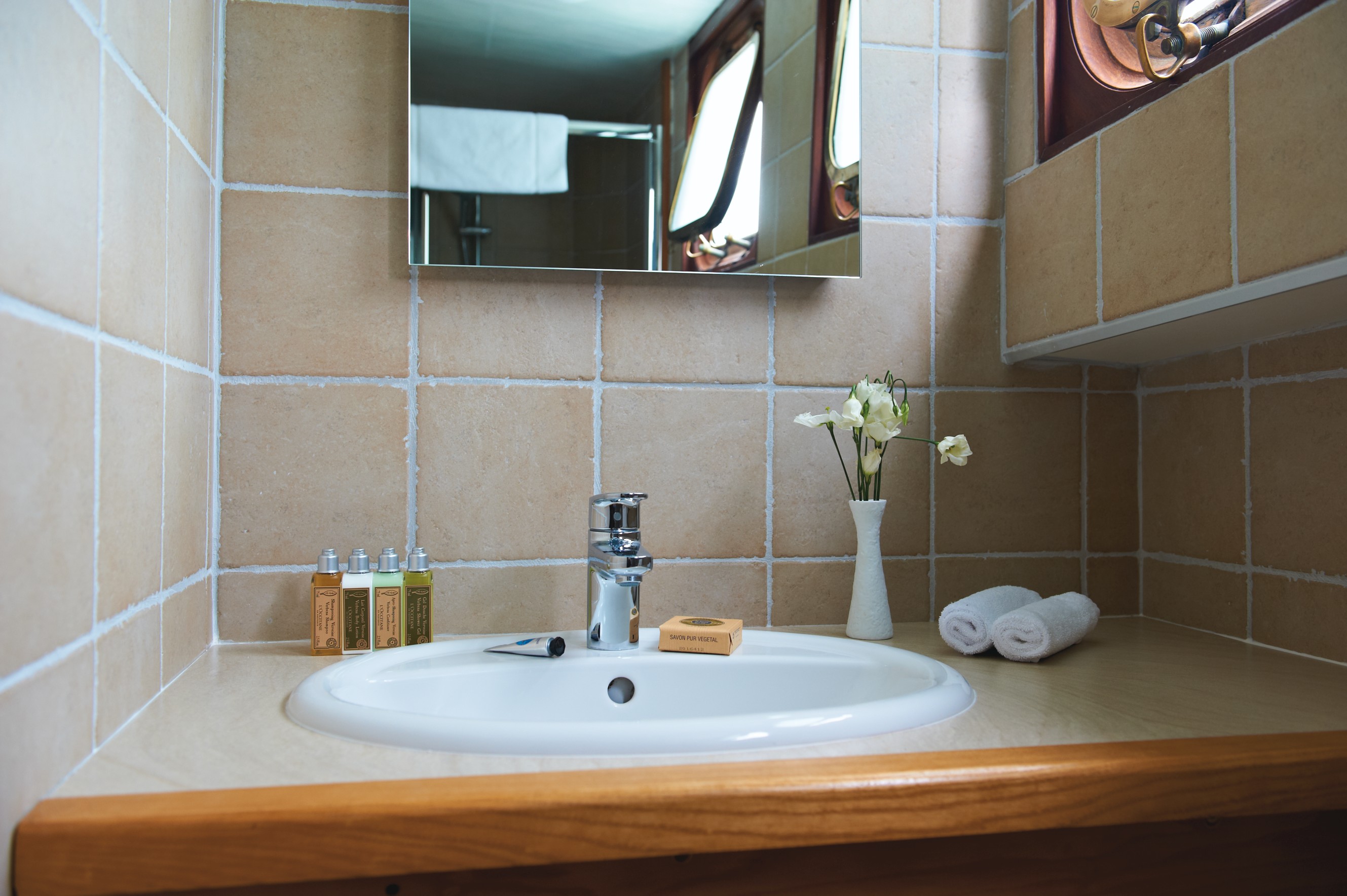 Belmond River Cruises Belmond Hirondelle Accommodation Bathroom.jpg