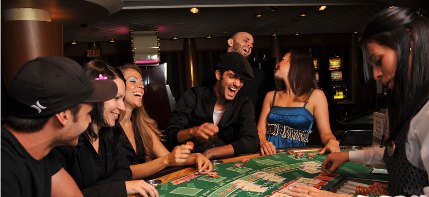 Pullmantur Sovereign Interior Casino del Mar.jpg