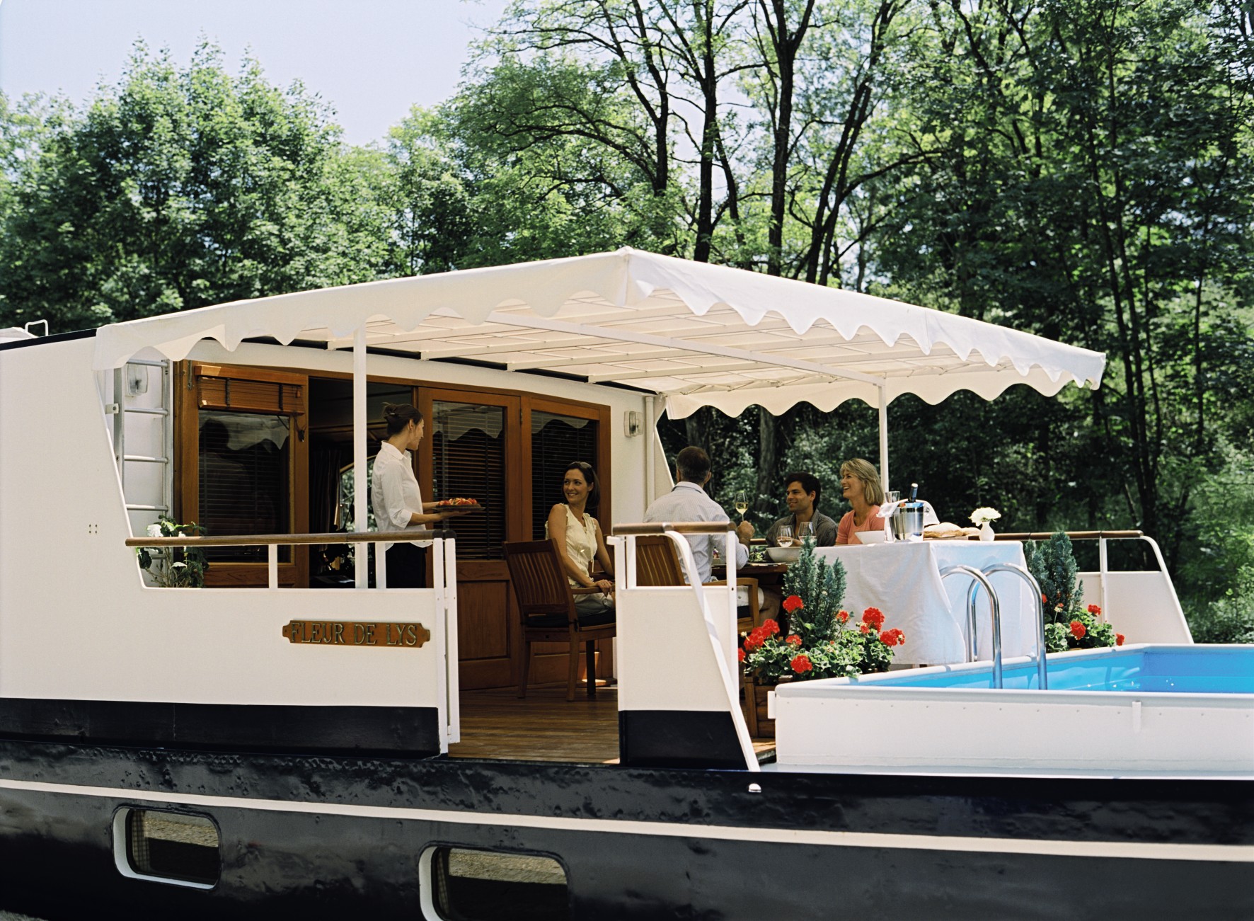 Belmond River Cruises Belmond Fleur de Lys Exterior Restaurant Lunch 1.jpg