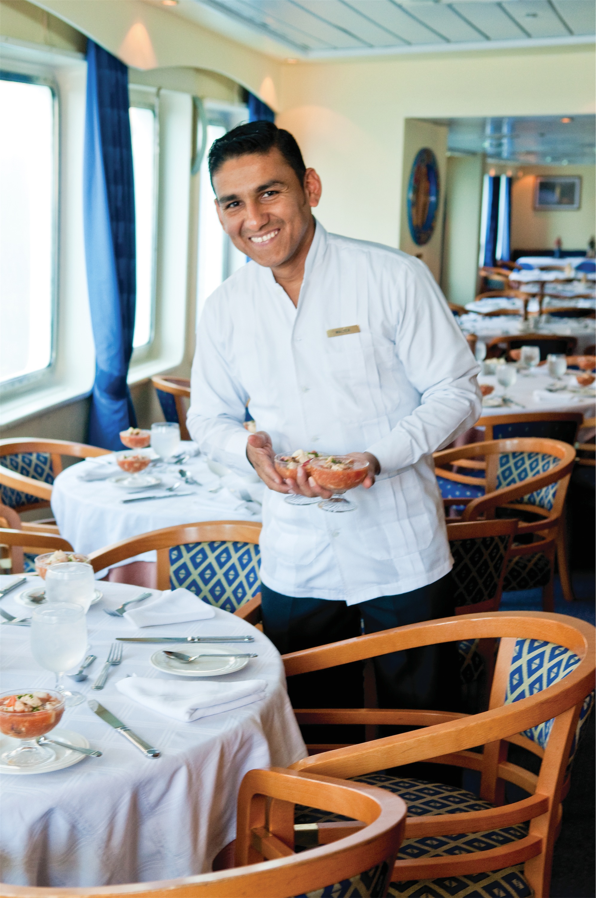 Lindblad Expeditions National Geographic Endeavour Interior Dining 2.jpg