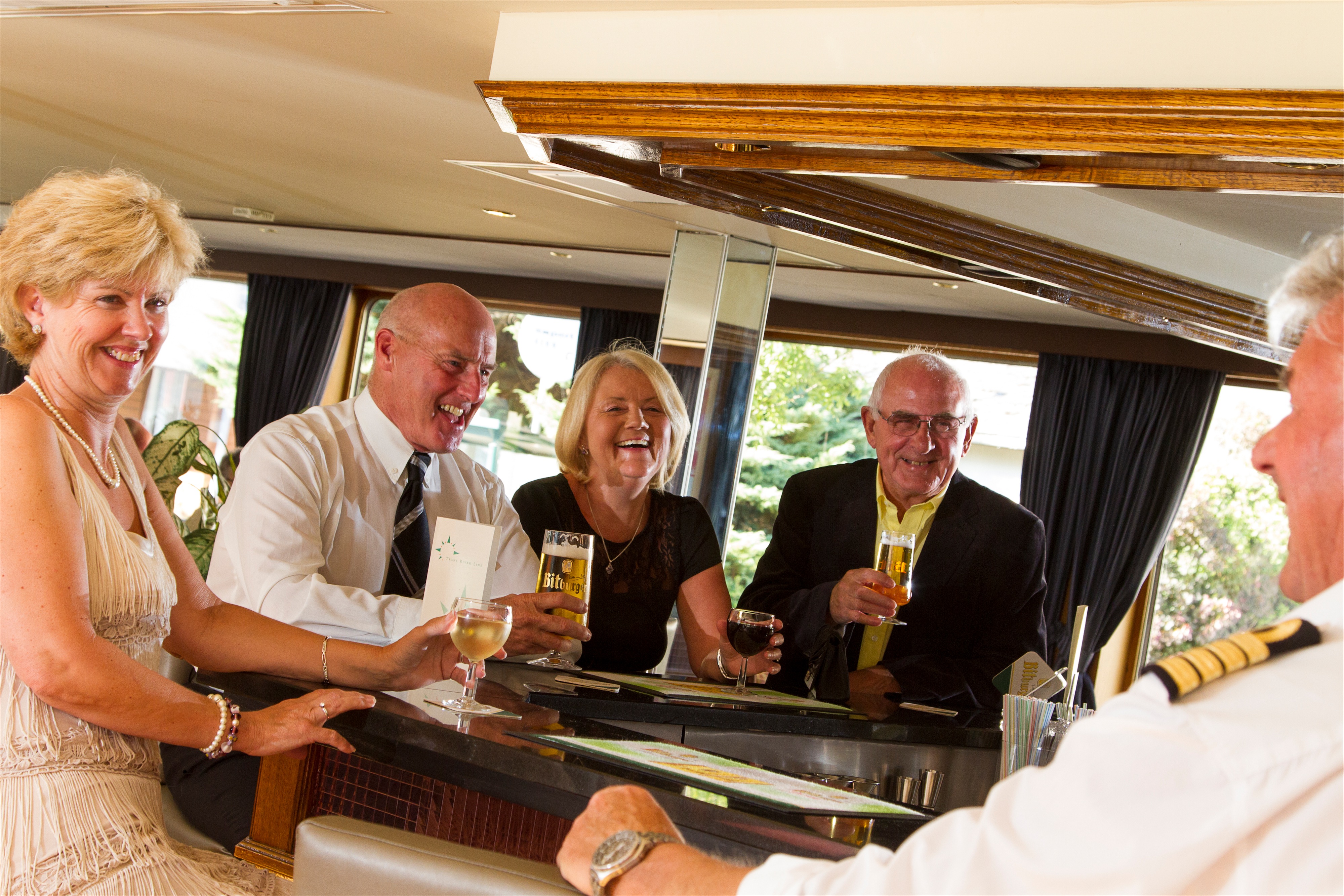Shearings MV Esmeralda Interior Bar.jpg