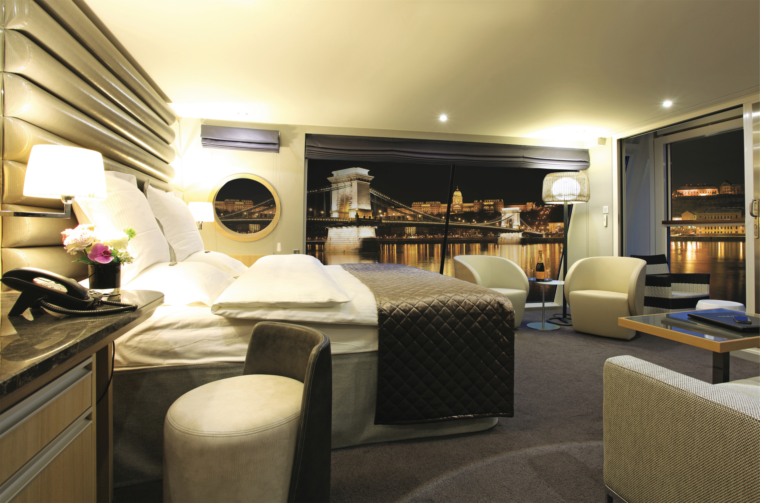 Scenic Crystal Scenic Jewel Scenic Jade Accommodation Royal Panorama Suite.jpg