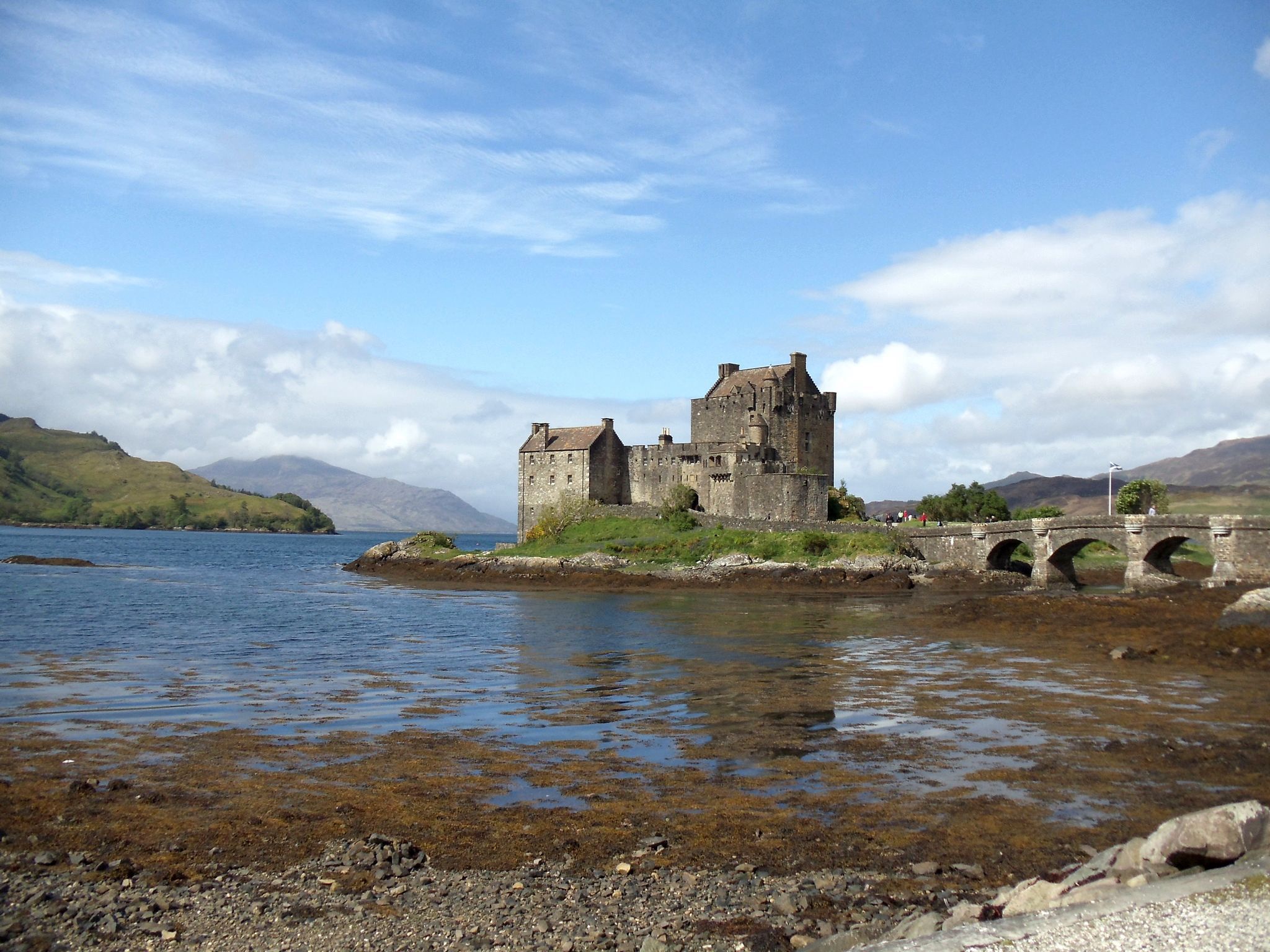 European Waterways Destinations Scotland Scottish Highlander Castle.jpg
