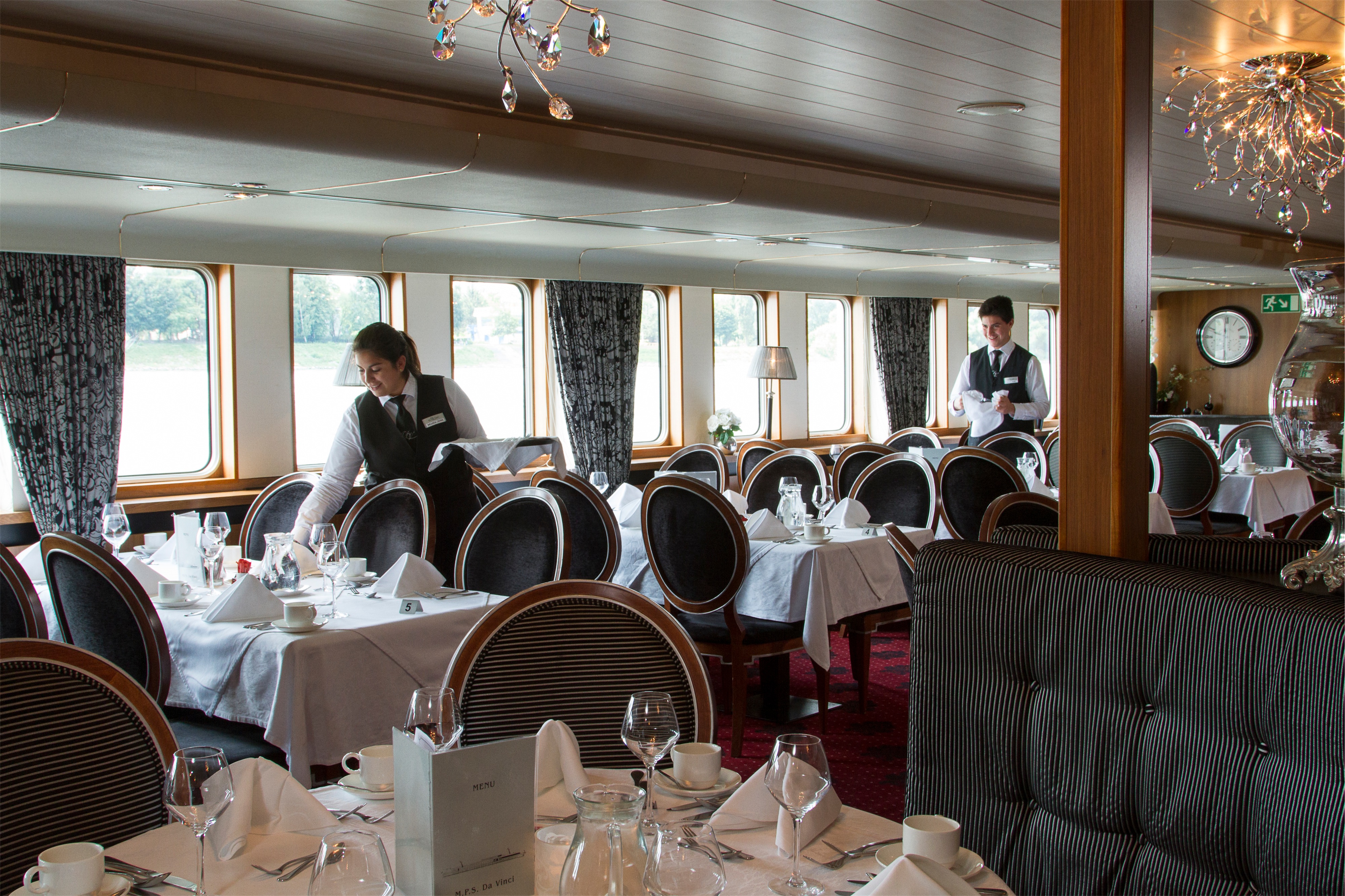 Shearings MPS Da Vinci Interior Restaurant 1.jpg