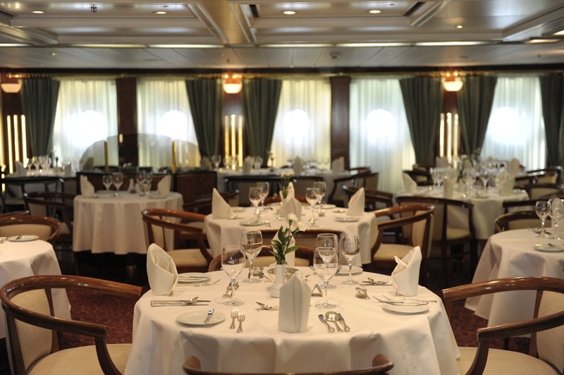 Noble Caledonia Island Sky Interior Restaurant 1.jpg