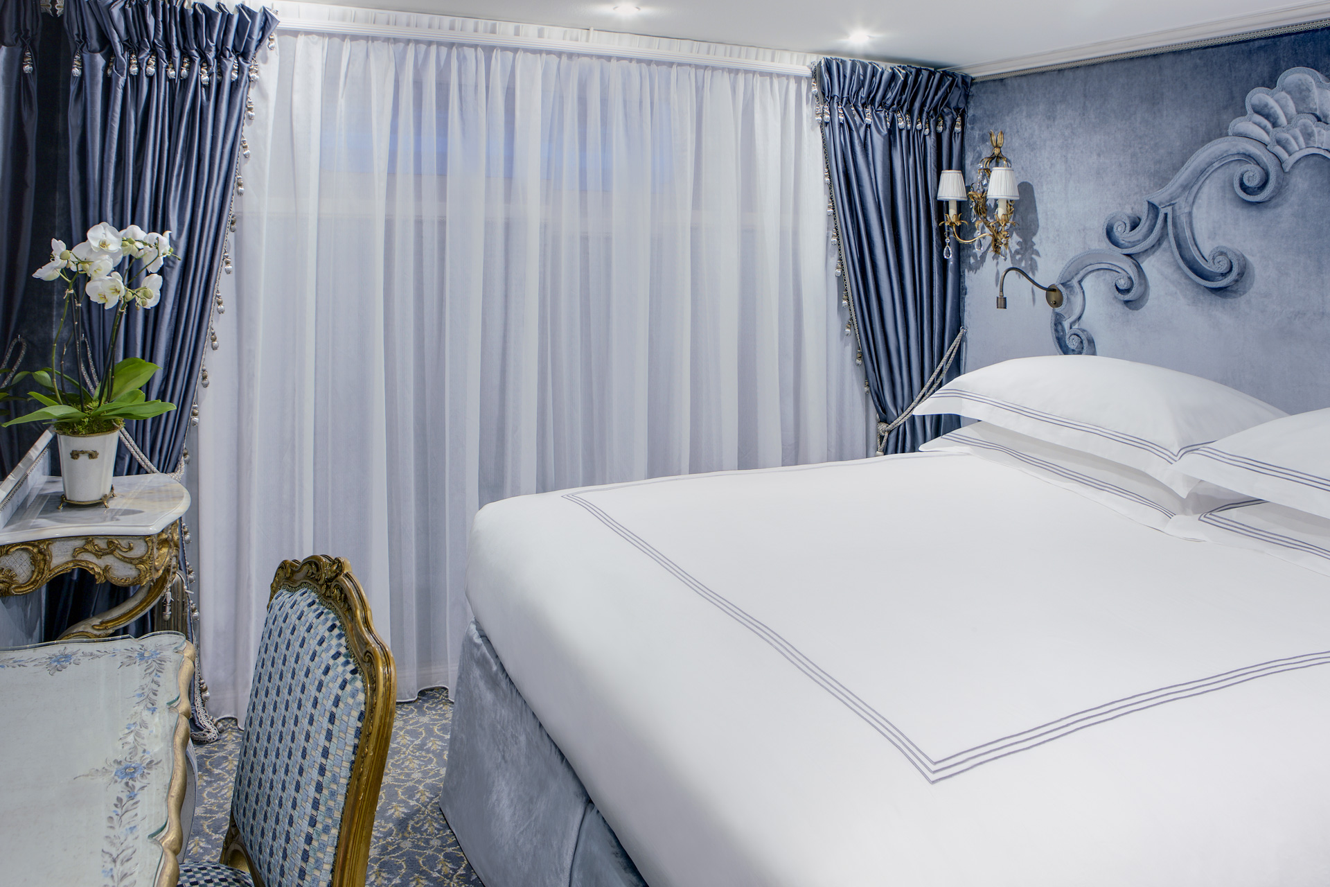 UNIWORLD Boutique River Cruises SS Maria Theresa Accommodation Stateroom Category 4-5 2.jpg