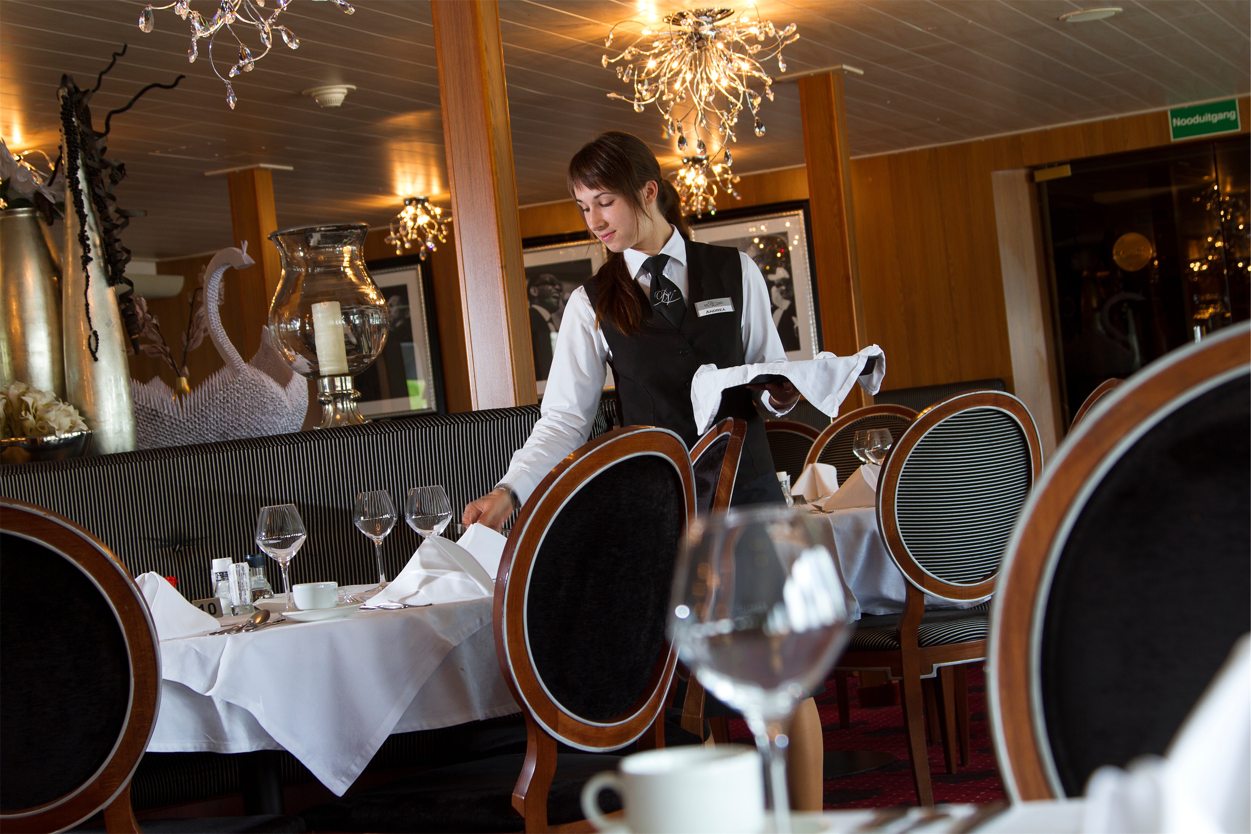 Shearings MPS Da Vinci Interior Restaurant 2.jpg
