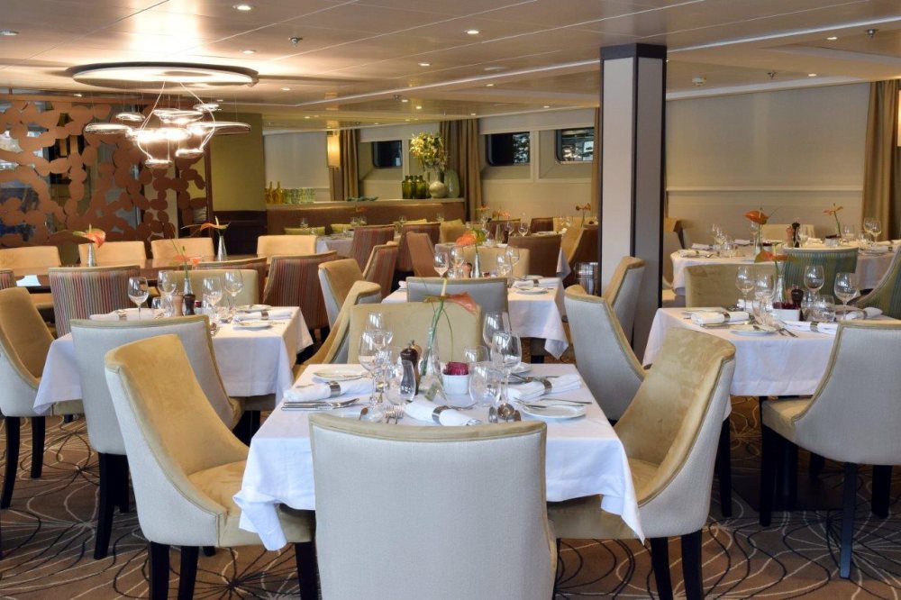 Riviera Travel MS Douro Spirit Interior Restaurant.jpg