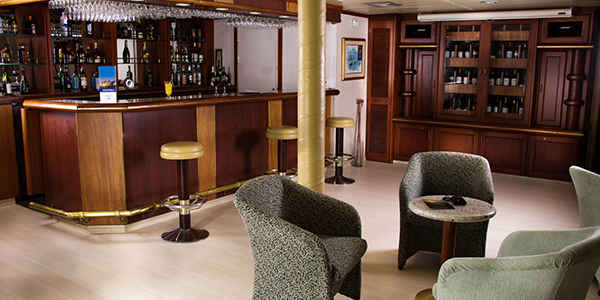 Avalon Waterways Isabella II Interior Saloon 5.jpg