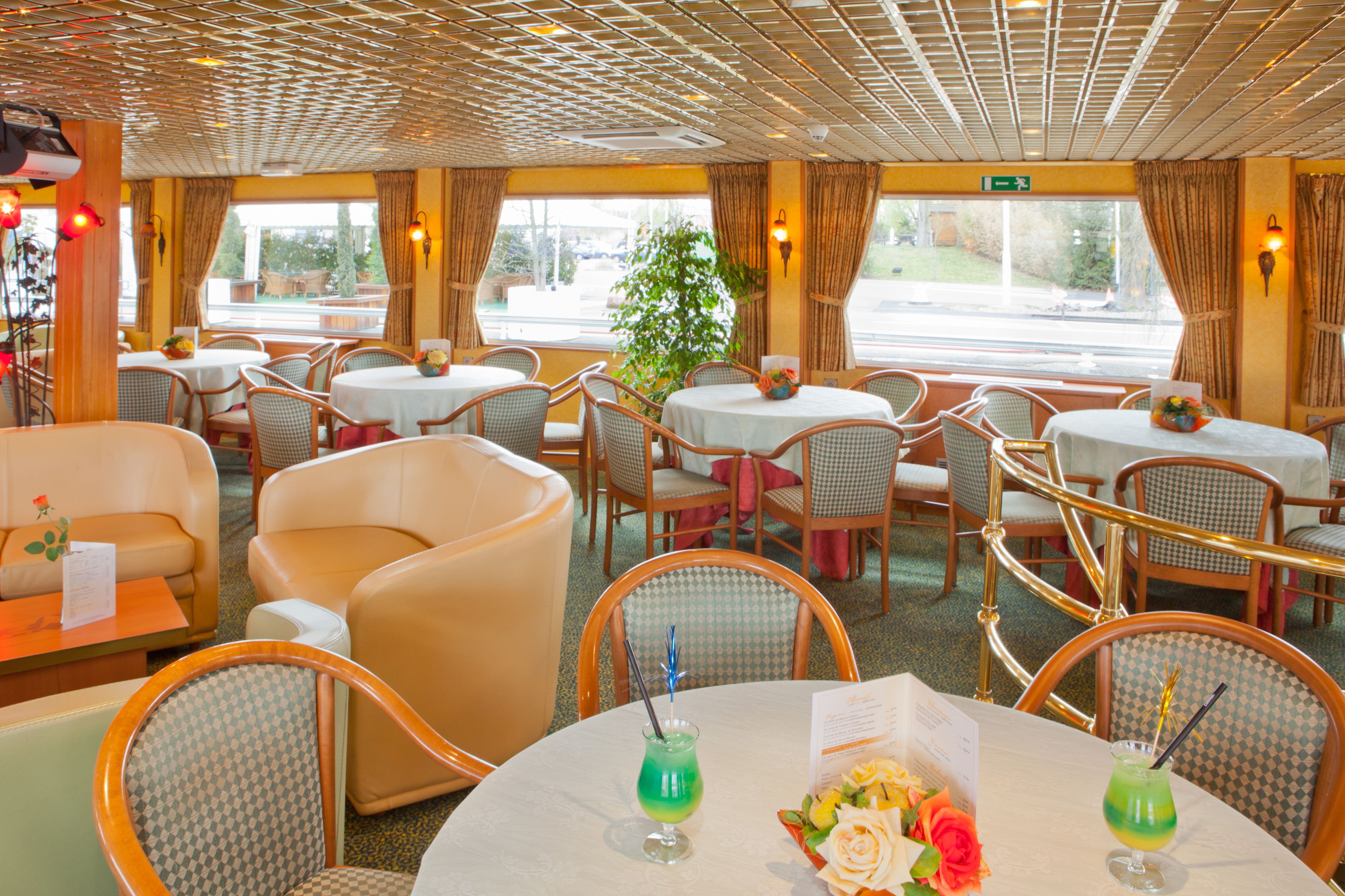 CroisiEurope MS Leonard de Vinci Interior Dining Room 6.jpg
