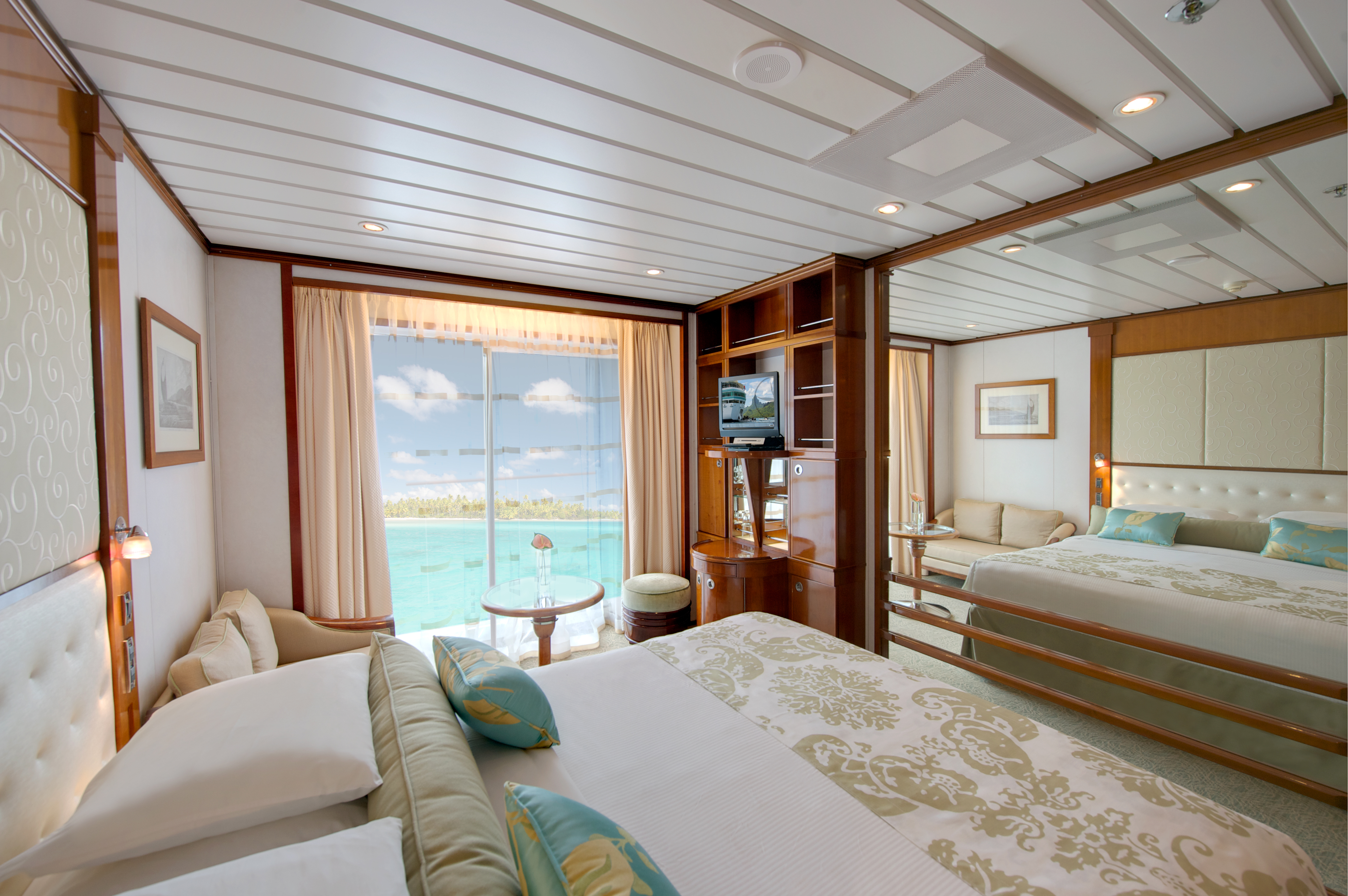 Paul Gauguin MS Paul Gauguin Balcony Stateroom 3.jpg