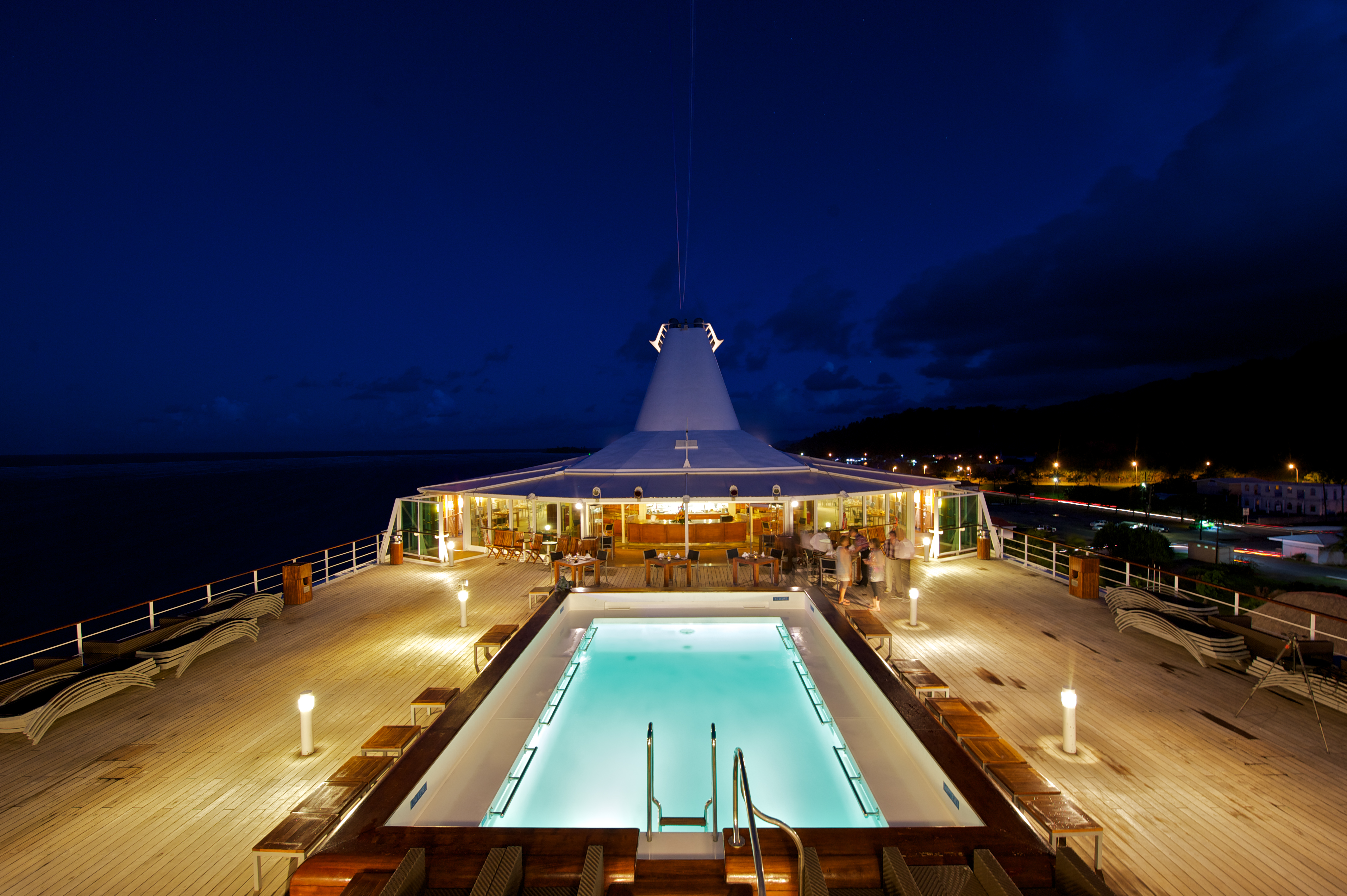 Paul Gauguin MS Paul Gauguin Pool 3.jpg