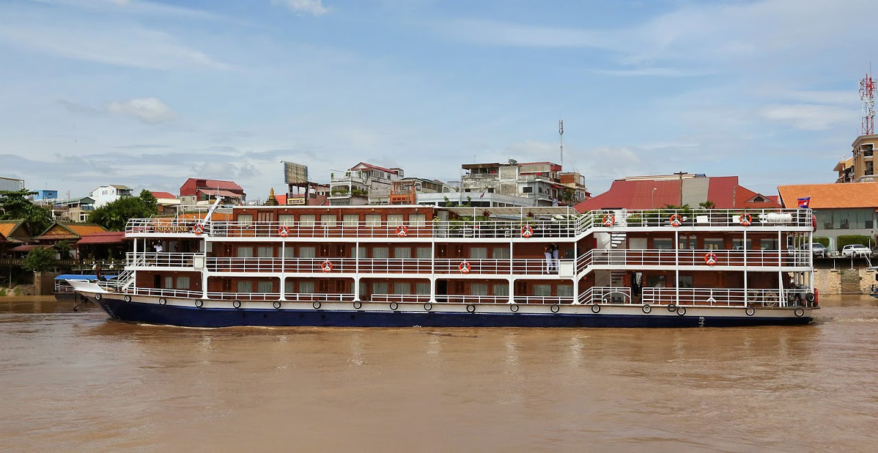 CroisiEurope RV Indochine Exterior 8.jpg